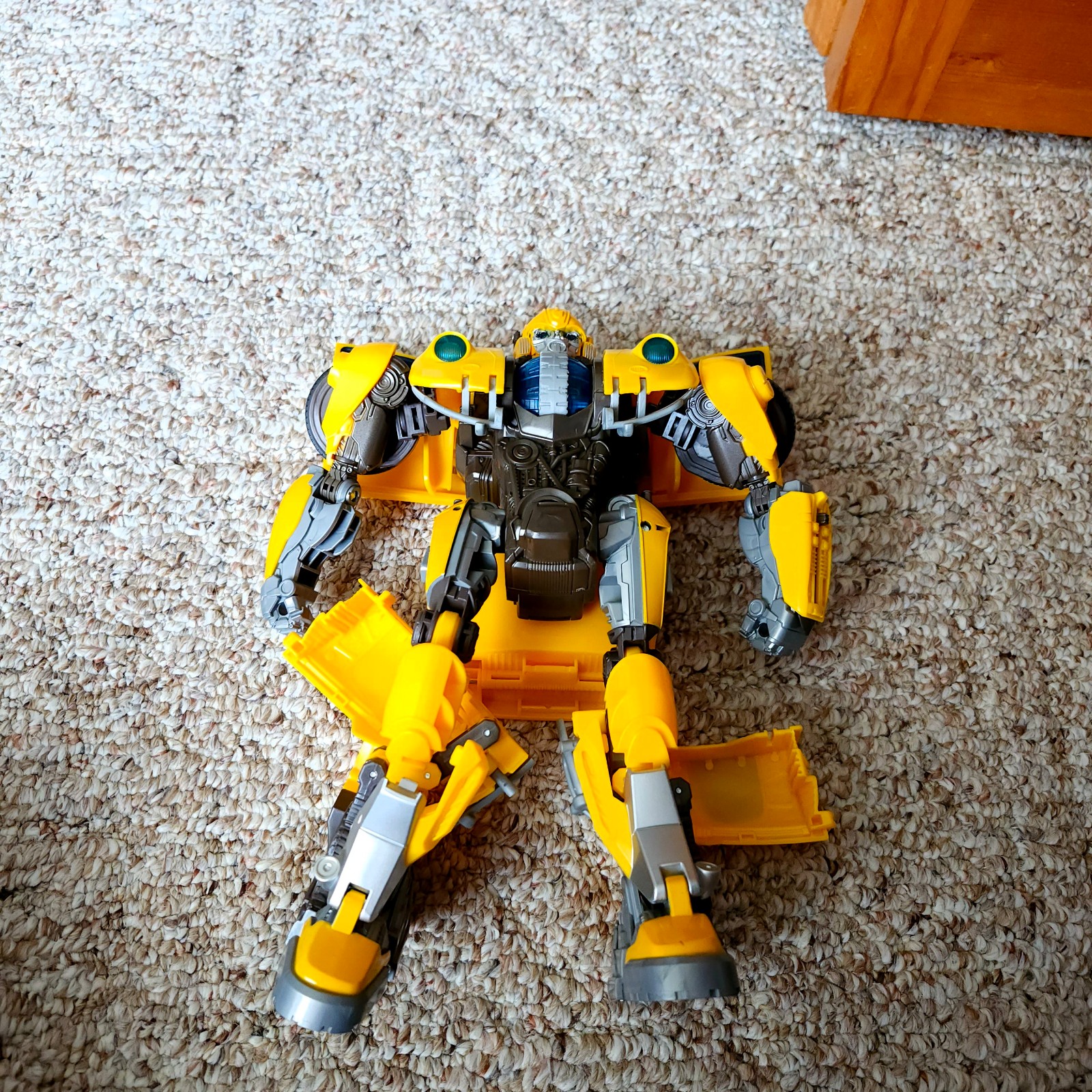 hasbro mv6 power charge bumblebee transformers