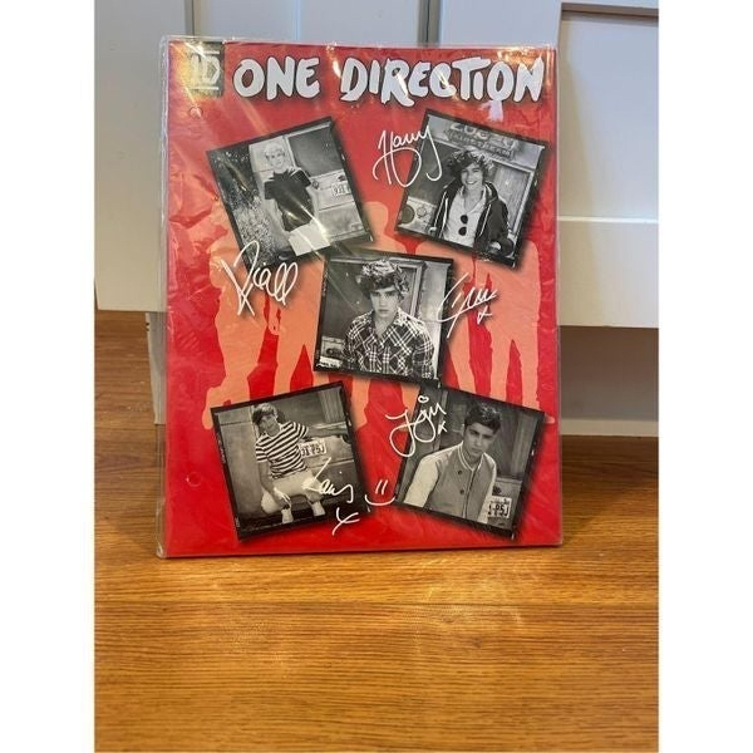 Global Merchandise One Direction Fan Collectible Memorabilia Portfolio NEW
