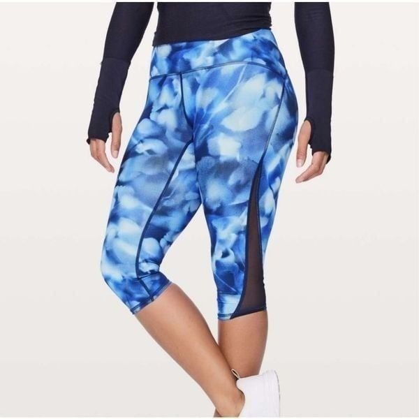 Lululemon Train Times Crop Full On Luxtreme Size 4 Cropped Leggings Abstract EUC