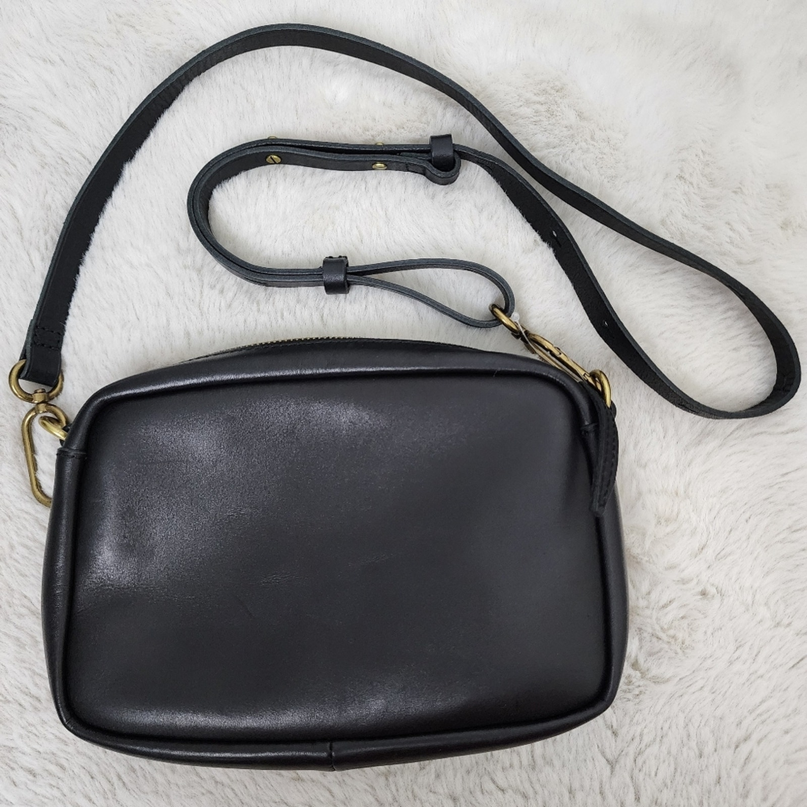 NWT Madewell The Carabiner Medium Black Leather Crossbody Bag