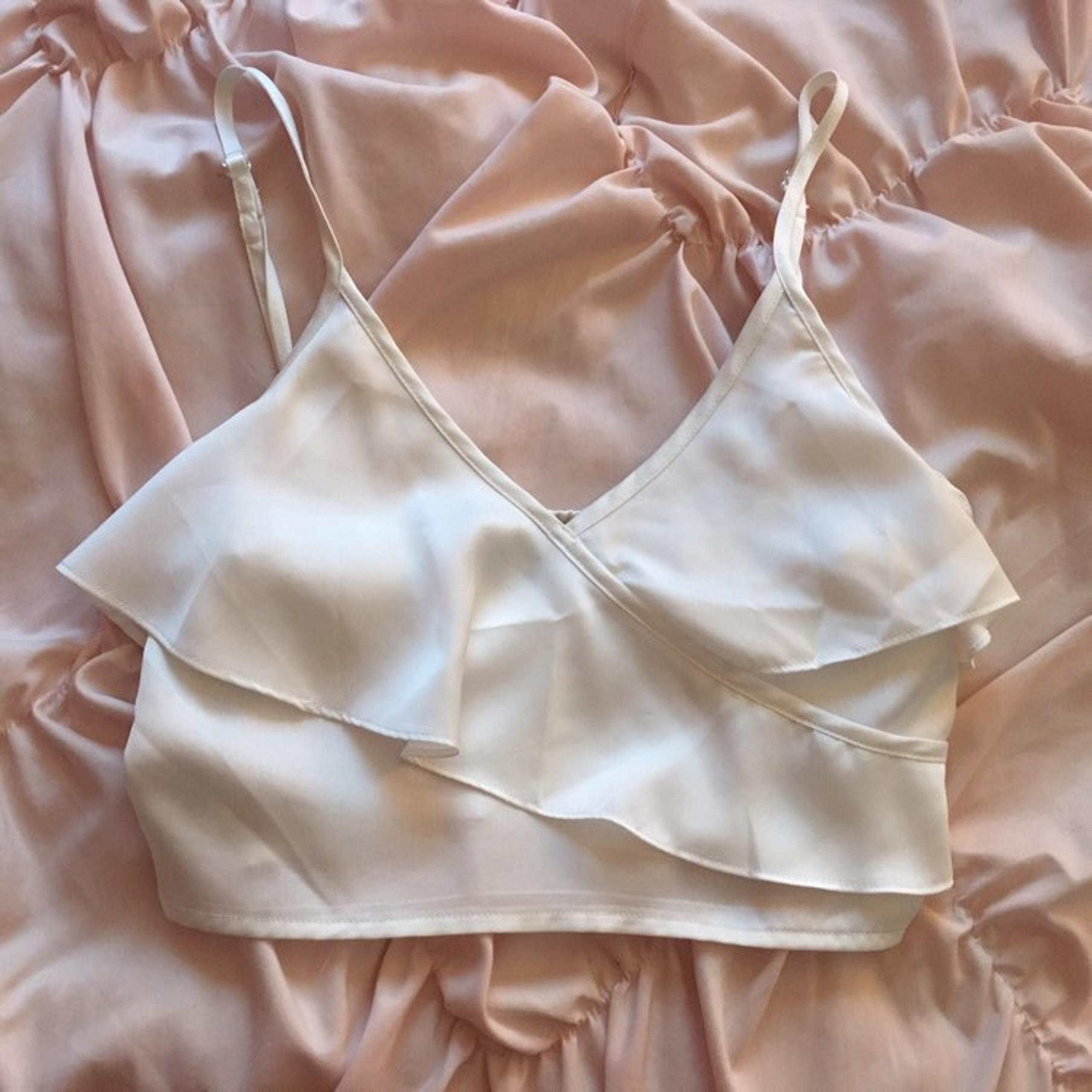 ♡ White Crop Top ♡ - Nasty Gal