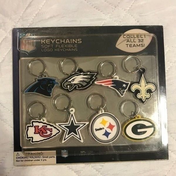 2018 NFL set of 8 Key Chains Cowboys, Packers, Saints, Steelers and more