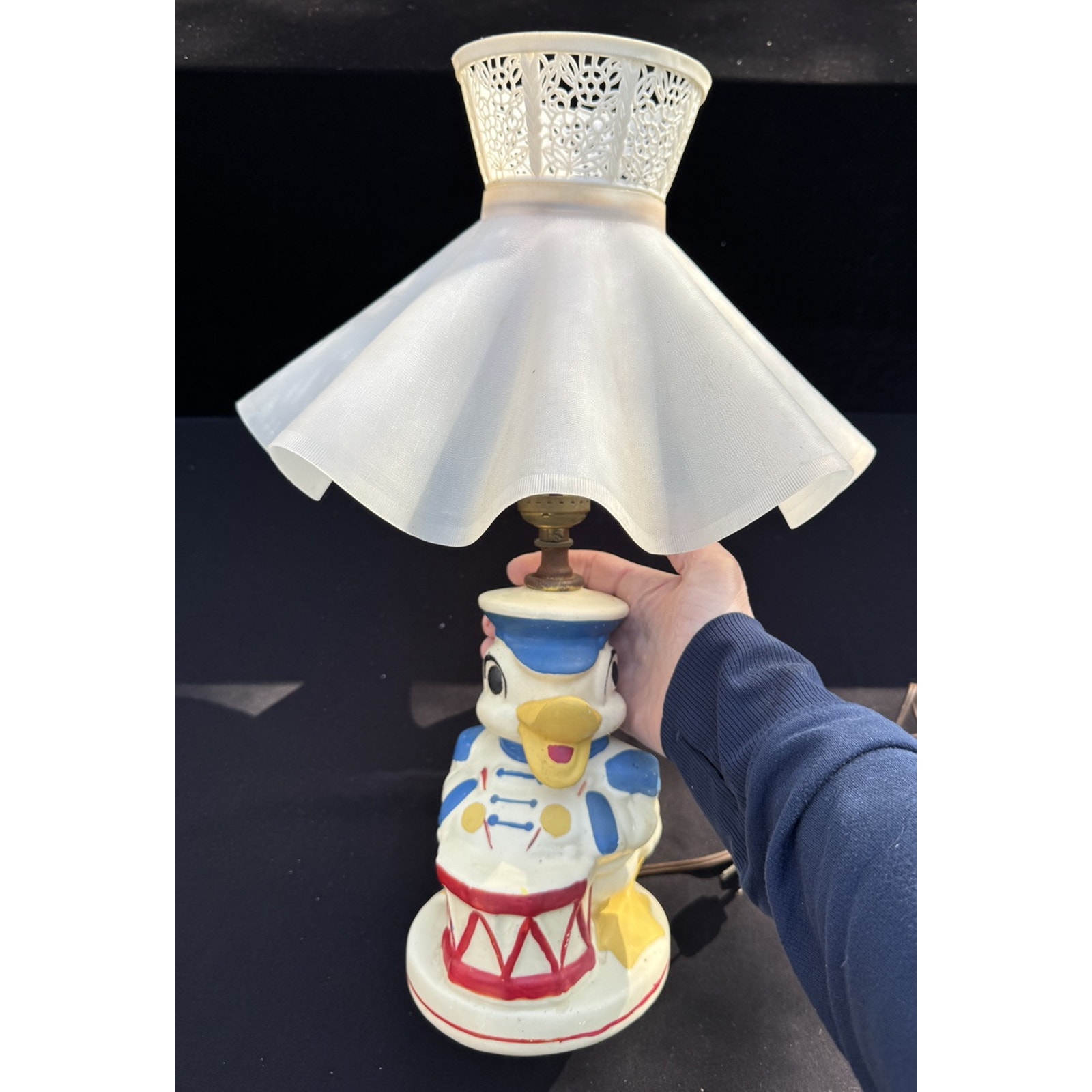 Rare 1950's Child’s Ceramic Donald Duck Lamp & Plastic Shade Works!
