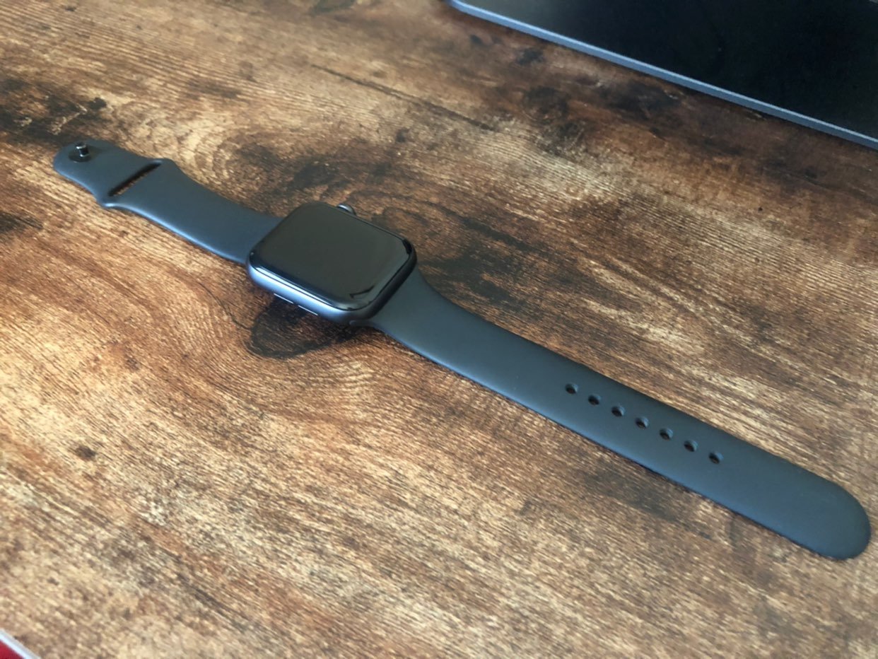 Apple Watch Series 5 44mm Aluminum Space