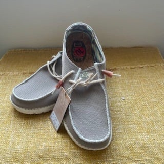 NEW Hey Dude Wendy Tan Knit Canvas Sneakers Women’s Shoes NWT Sz 10