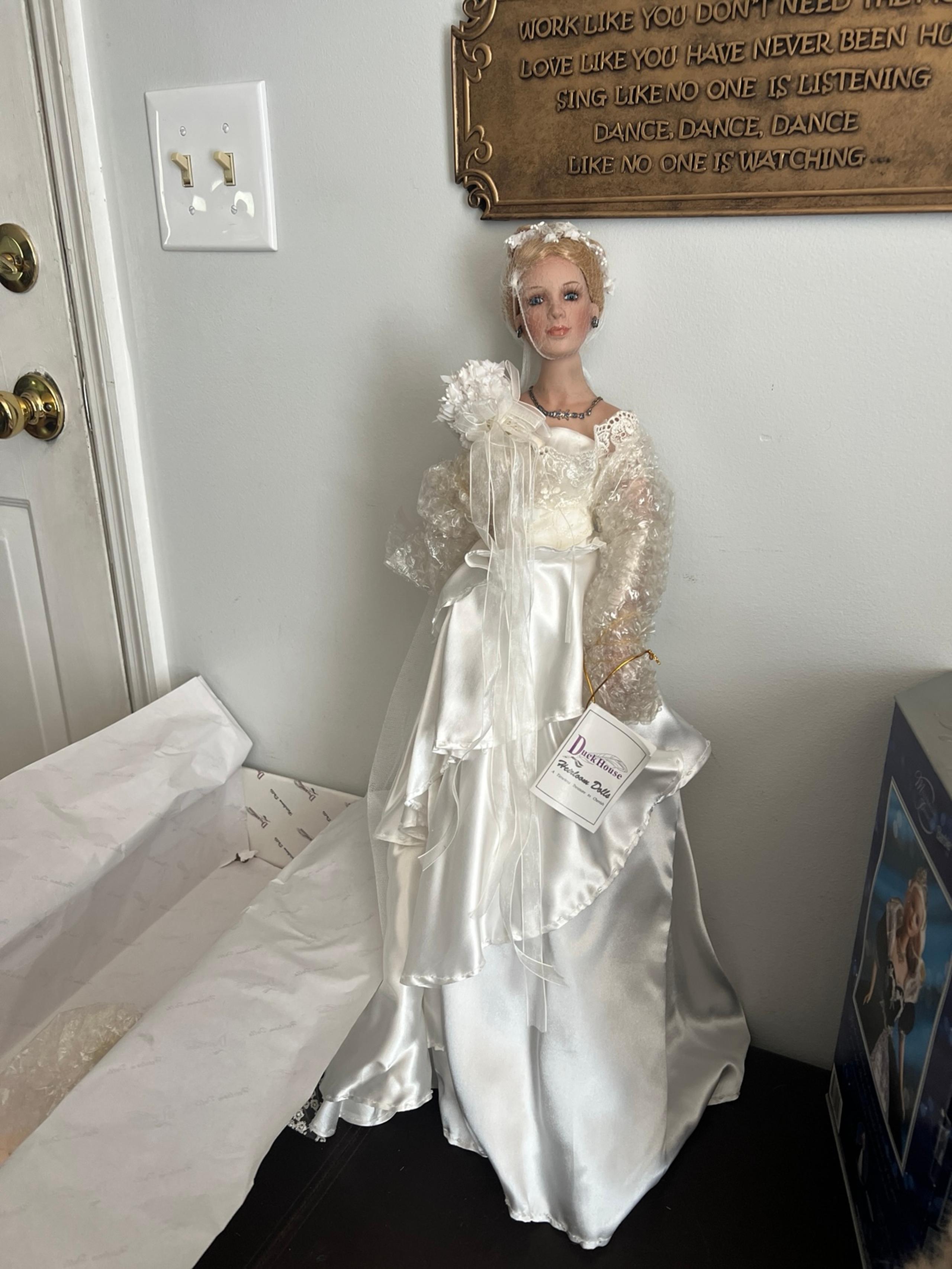 Vintage Duck Head Camilla Bride Doll in Box w/ Jewelry