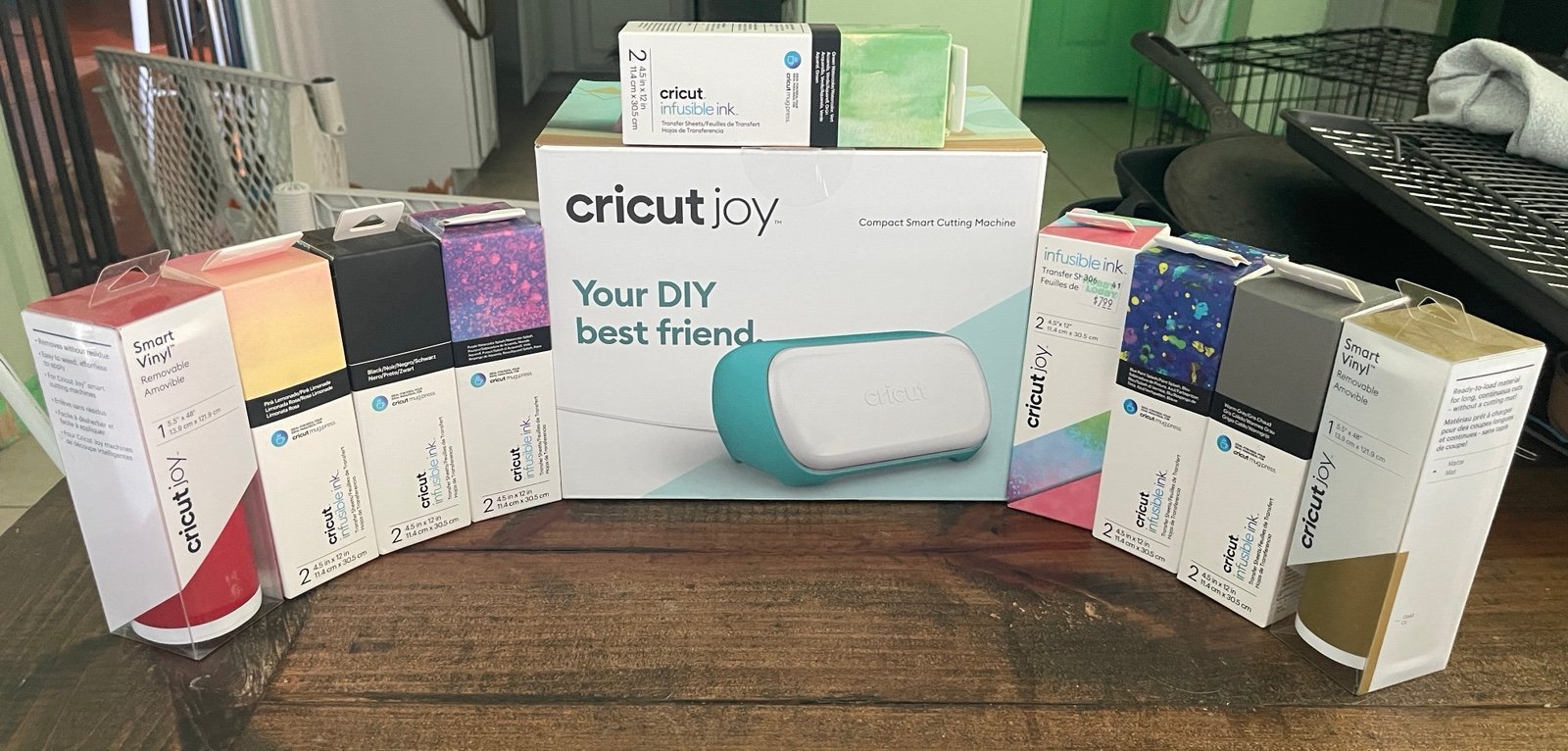 Cricut Joy Bundle - New In Box with 9 unopened vinyls