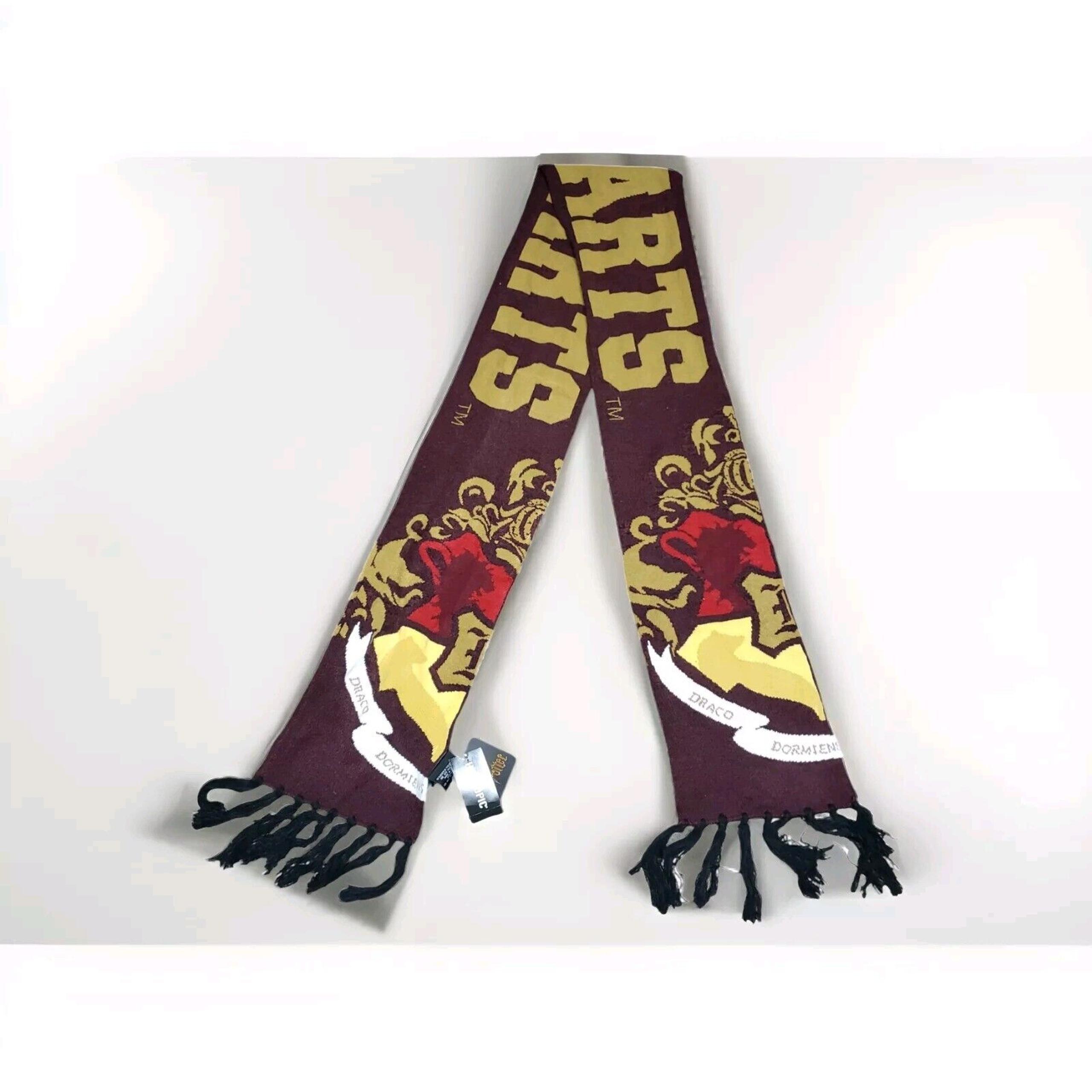 Hot Topic Warner Bros Harry Potter Hogwarts Crest Knit Scarf Maroon NWT