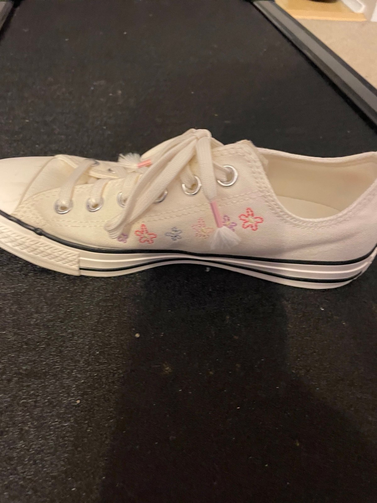 Converse Chuck Taylor’s All Star Embroidered Floral Low Top Sneakers size 8
