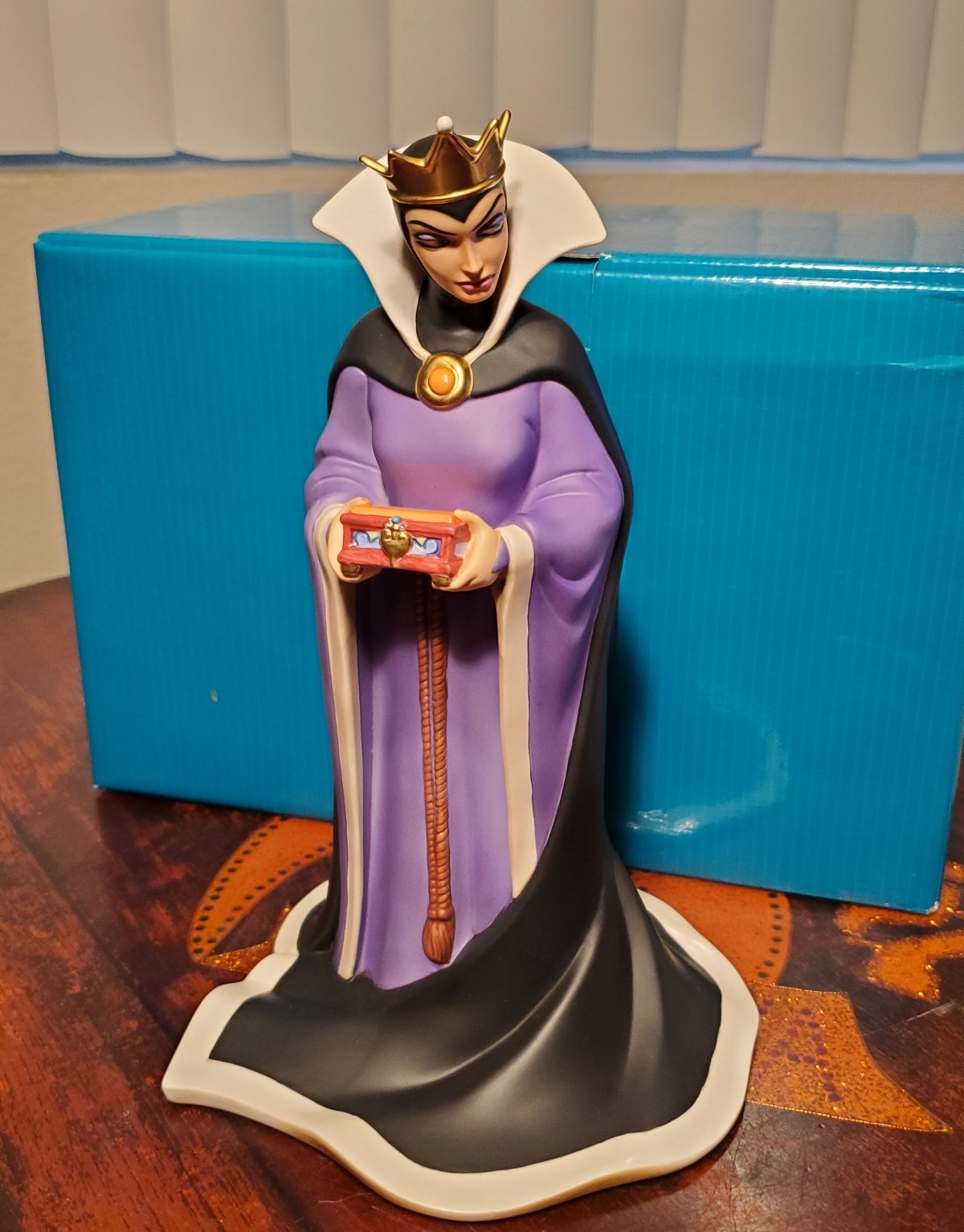 Walt Disney Classics Snow White’s:Evil Queen Bring Back Her Heart W/COA and Bo