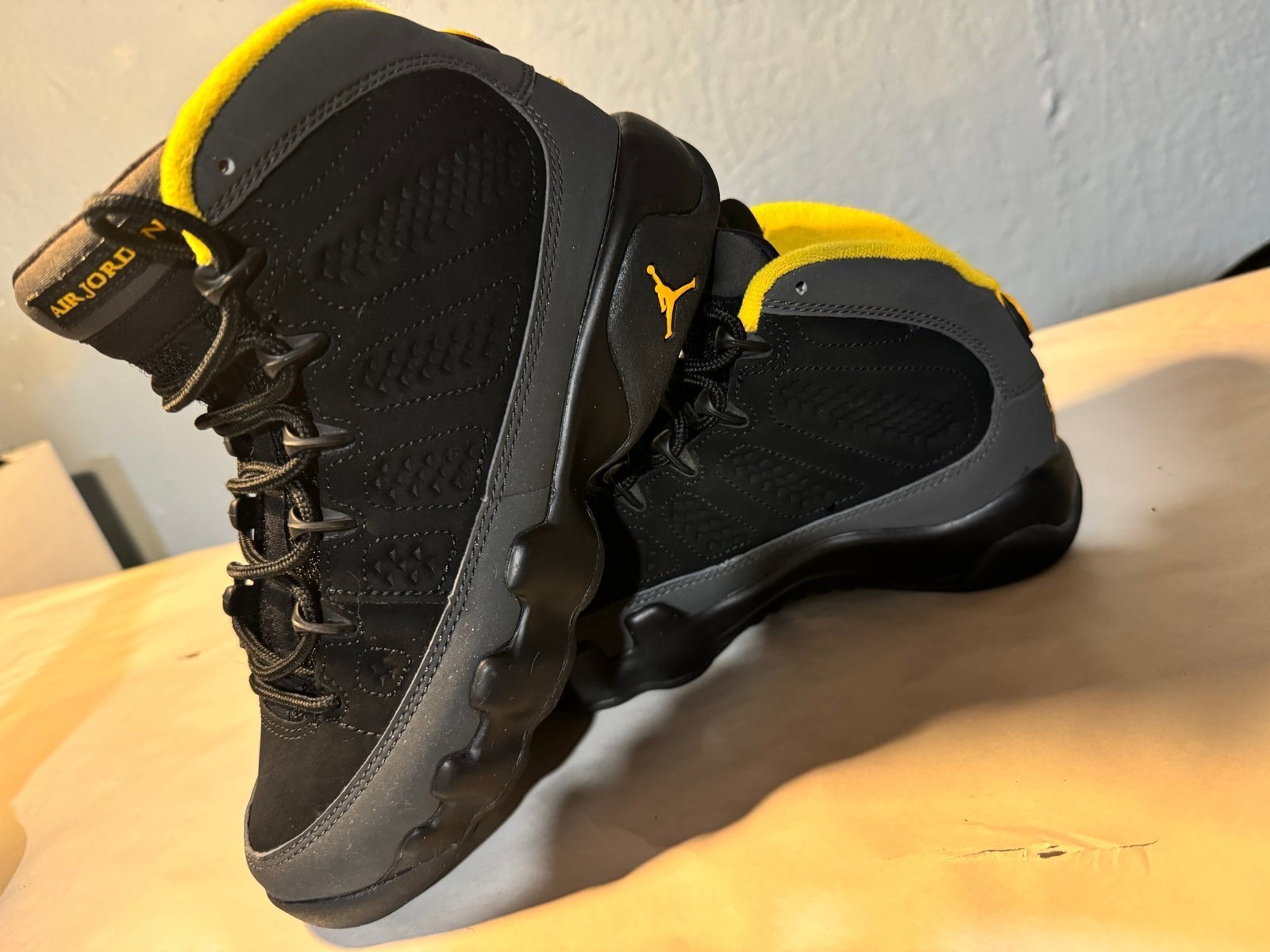 JORDANS BIG KIDS RETRO 9 SIZE 5 - detail