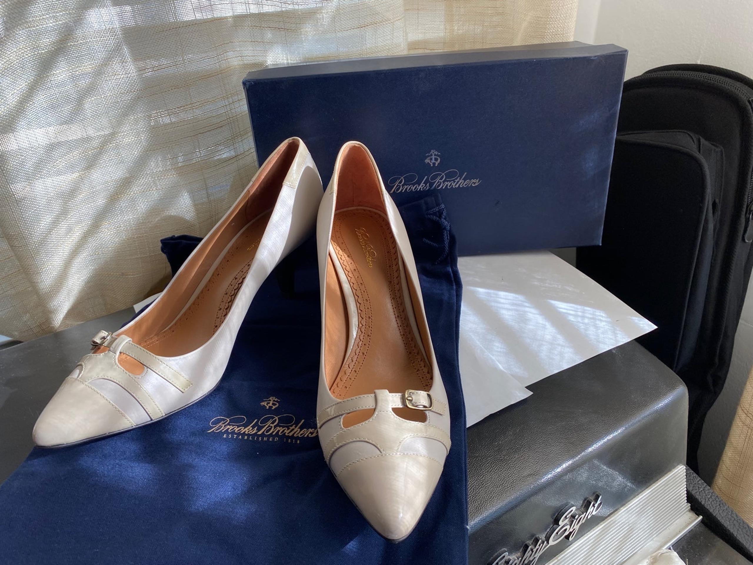 Brook Brothers Ivory Leather Pumps New size 9
