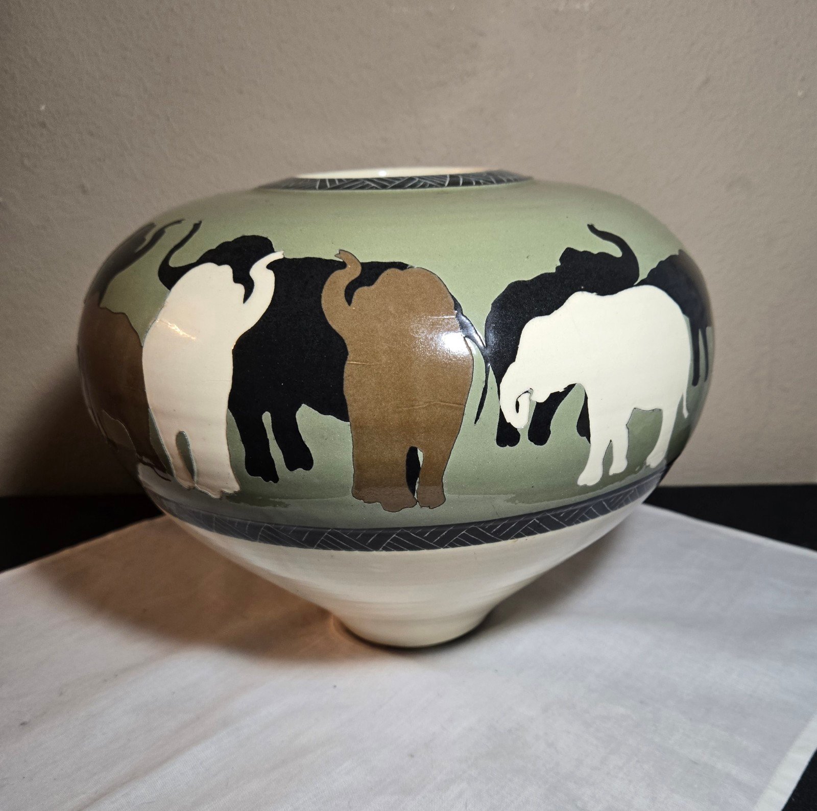 Vintage Vaughan L. Smith Wescote Bell Pottery Large Elephants Vase. Signed.