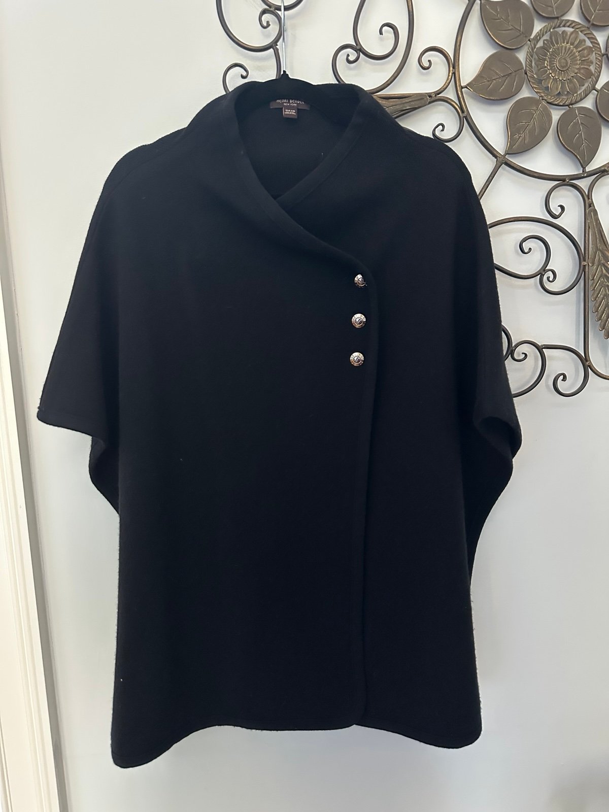 VGUC Gorgeous Hard to Find Henri Bendel 100% Wool Black Thick Poncho One Size!