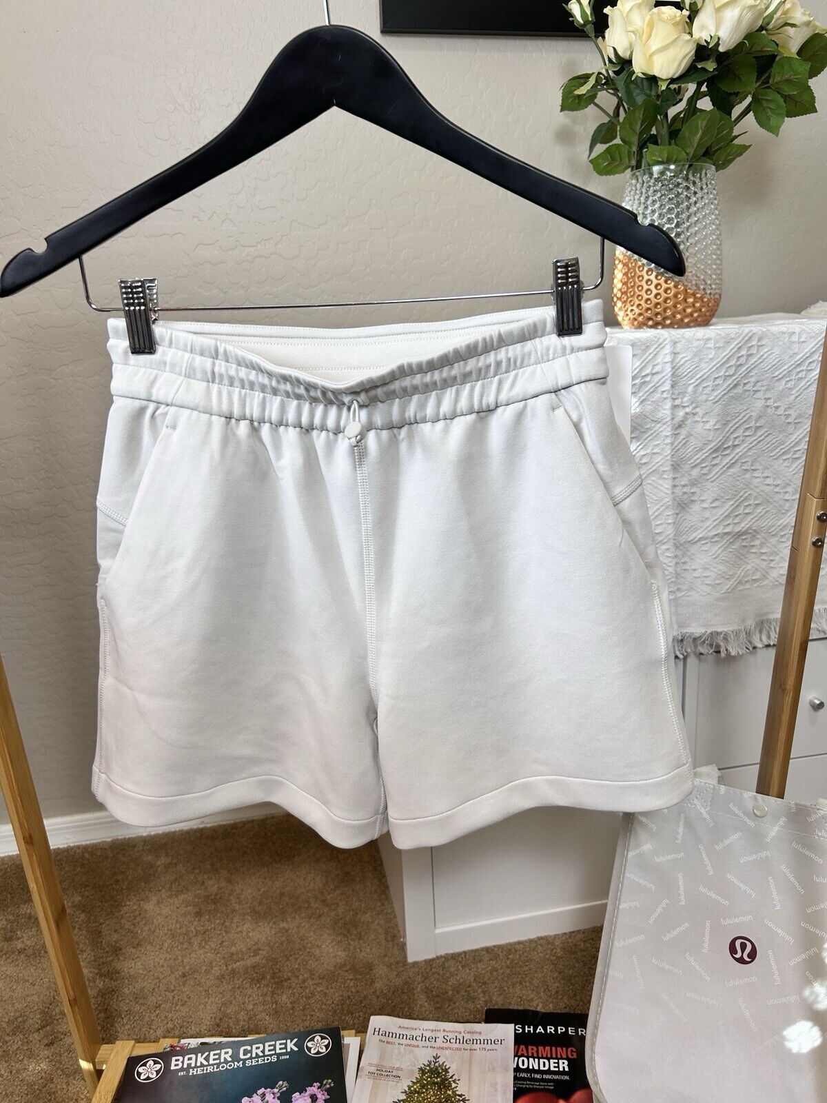 NWT78 Lululemon Softstreme HR Short 4 - BONE - Size 4