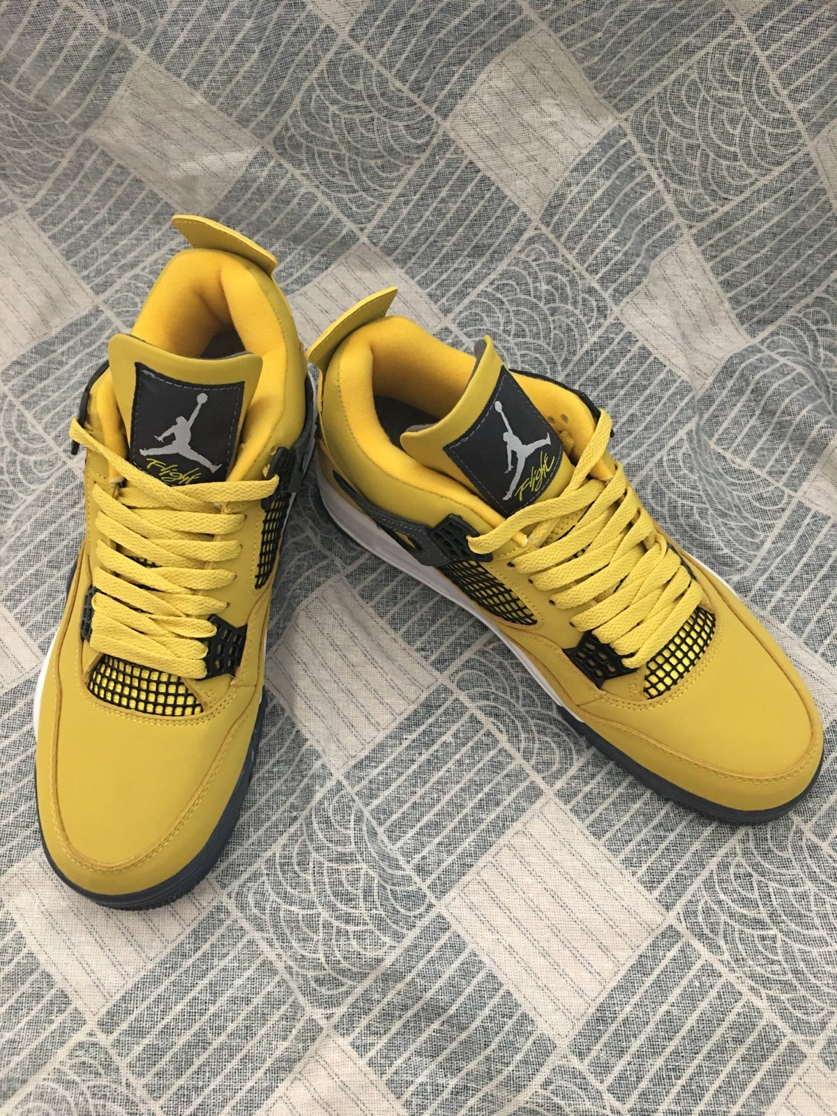 Air Jordan 4 size 8.5 men