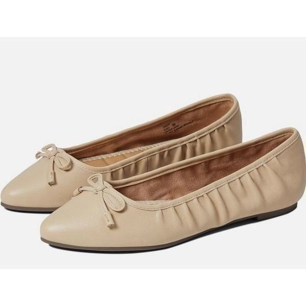Me Too Flats Womens Size 7.5 Tan Leather Slip On Cushioned Alise Shoes