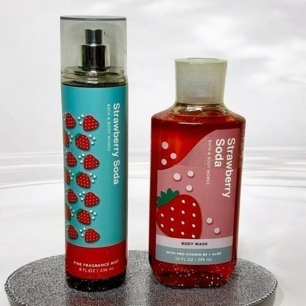 Bath and Body Works Strawberry Soda Body Care Gift Set Spray Shower Gel NWT
