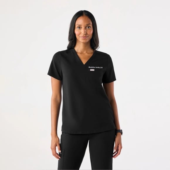 Figs Catarina One-Pocket Scrub Top in black