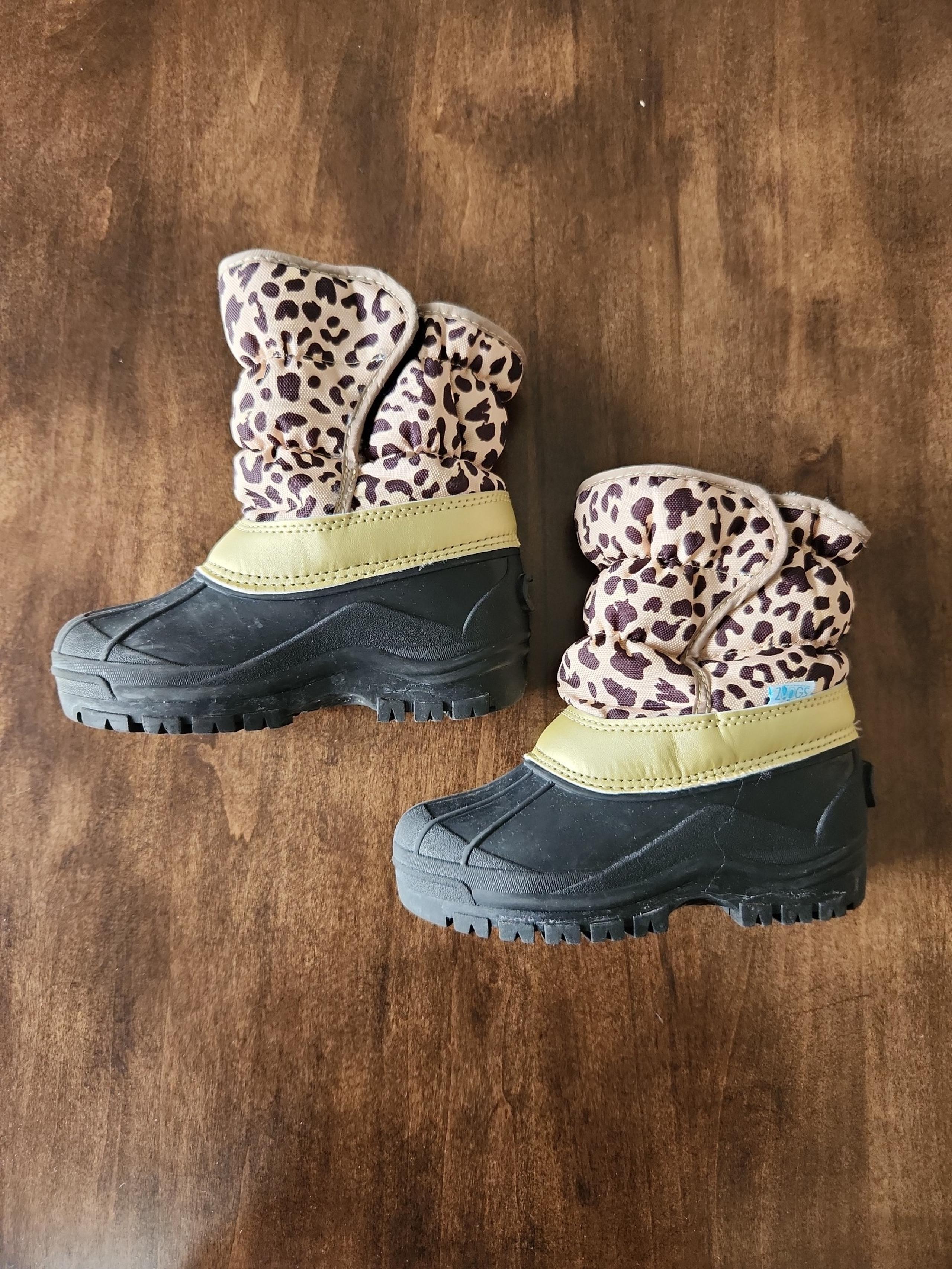 Zoogs Snow Boots size 8