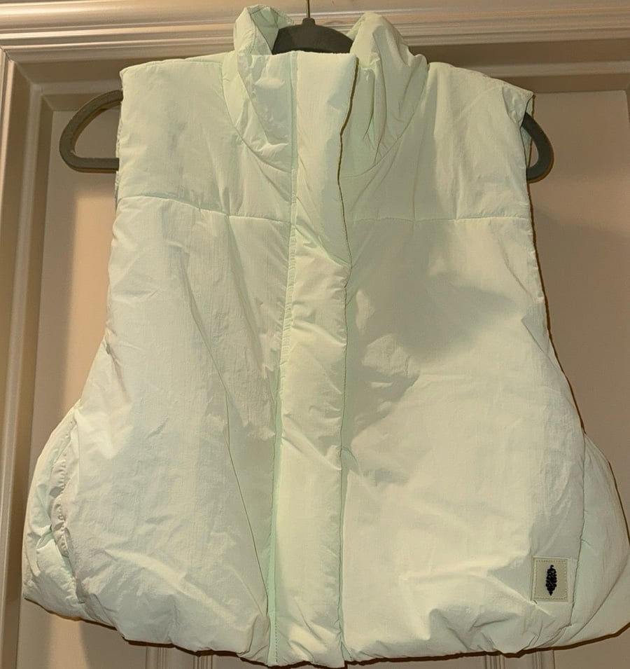 LAST CALL!!! FREE PEOPLE MVMNT WOMANS CROPPED MINT GREEN VEST