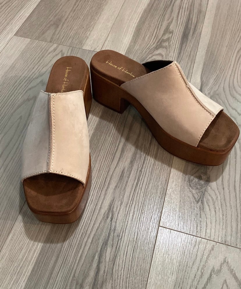 House of Harlow 1960 Griffin Ivory Playforms Size 9