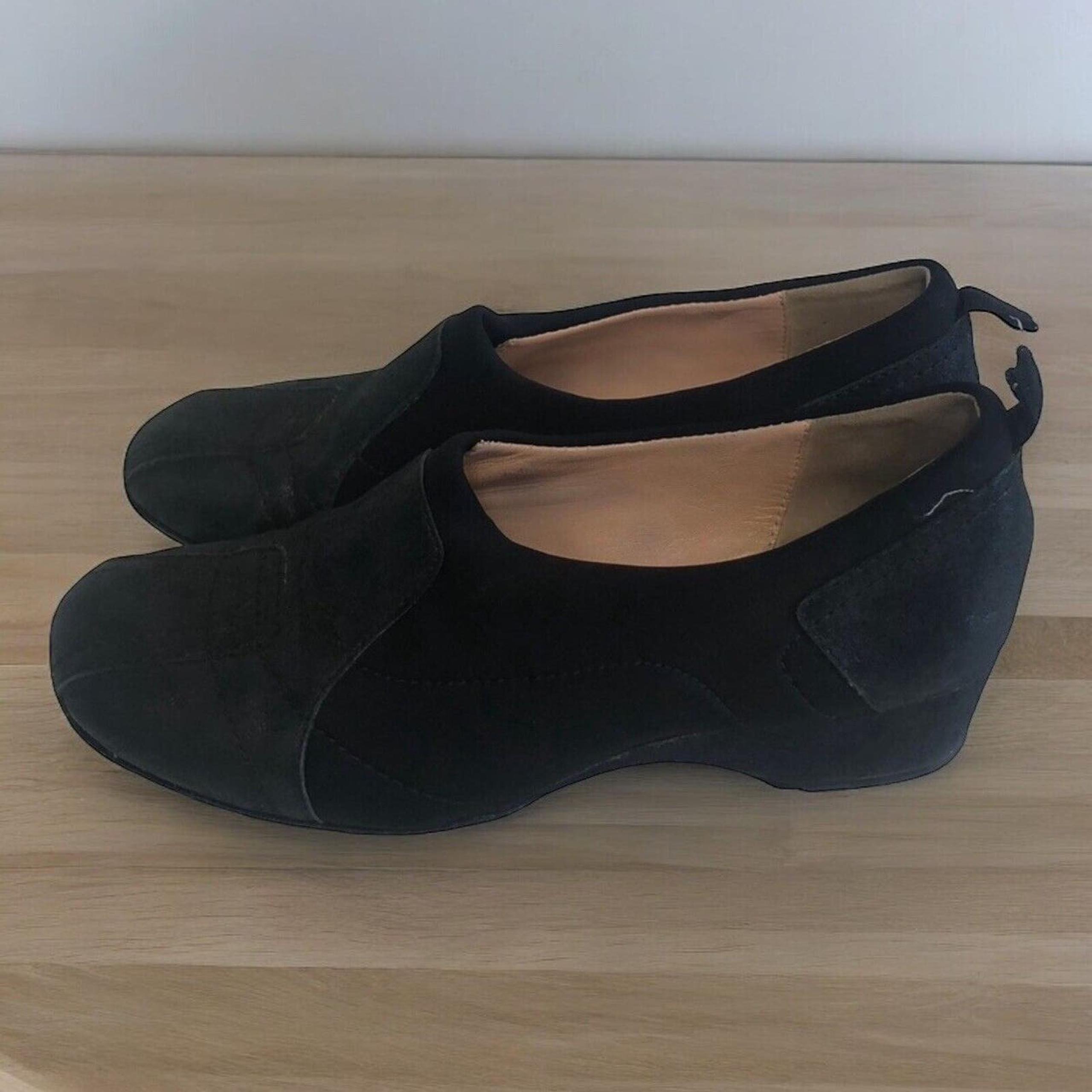 Taryn Rose Black scuba & leather shoes Womens Size 7 Flats
