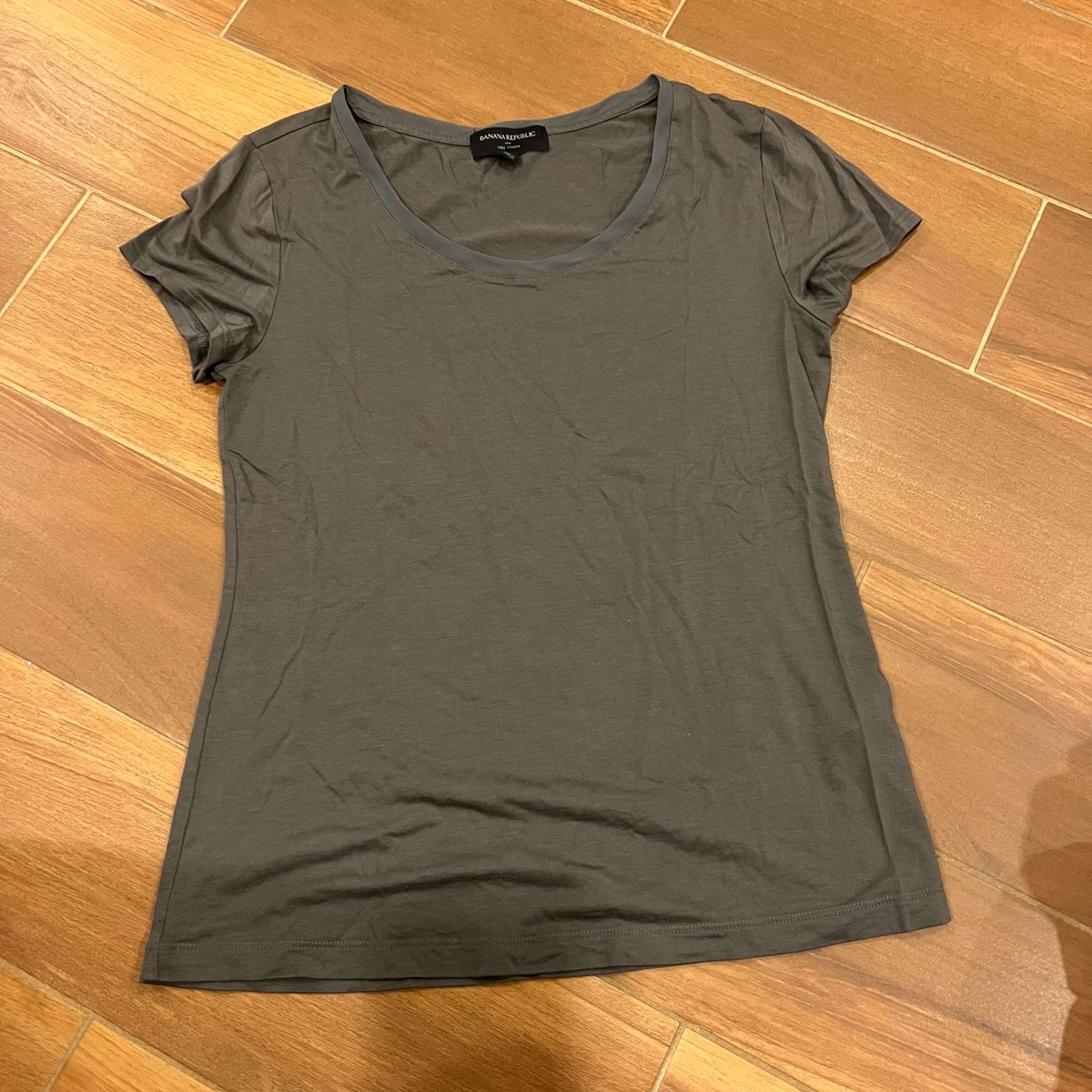 Women’s Banana Republic Factory Gray Luxe Touch Tee T Shirt Size M Medium