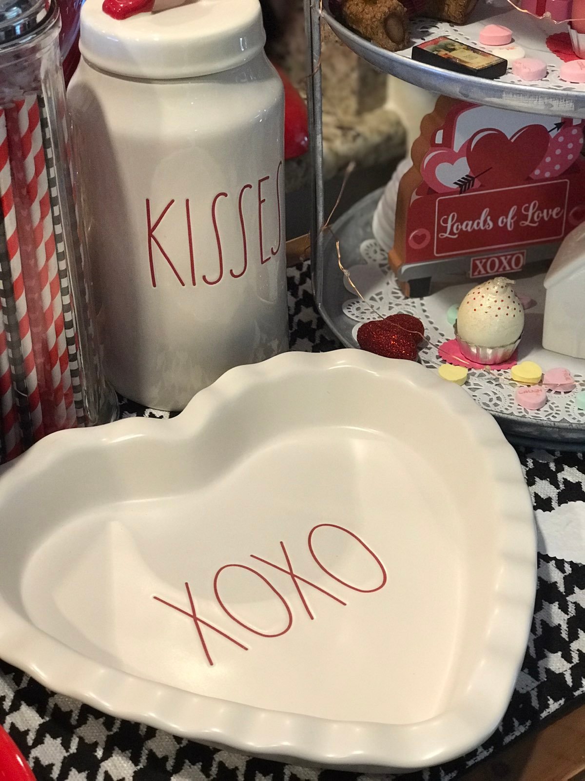 Rae Dunn Valentine Heart Pie Baker