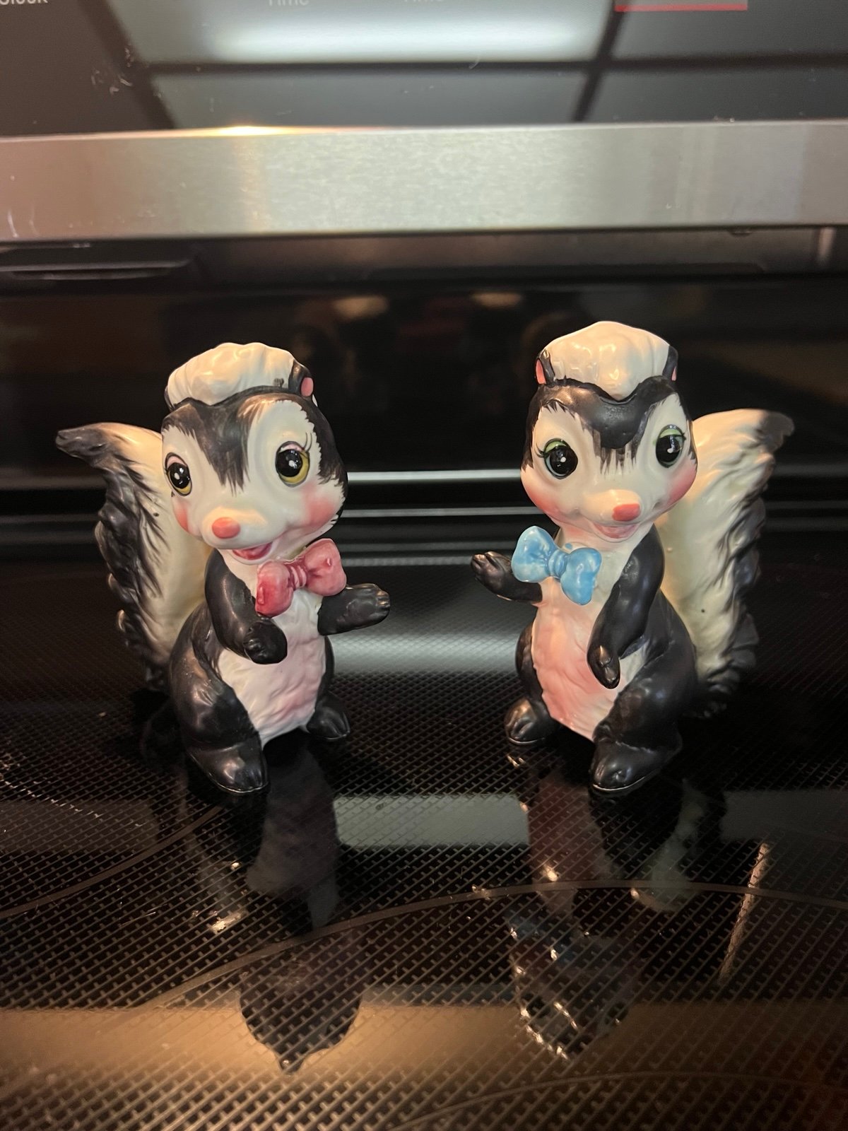 VERY RARE vintage Norcrest skunk shakers