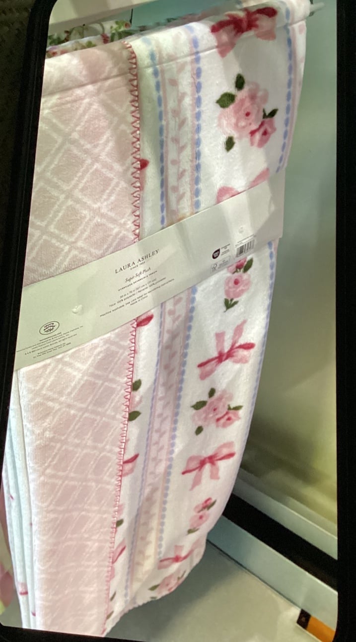 ❤️❤️Laura Ashley Throw Blanket viral new with tags