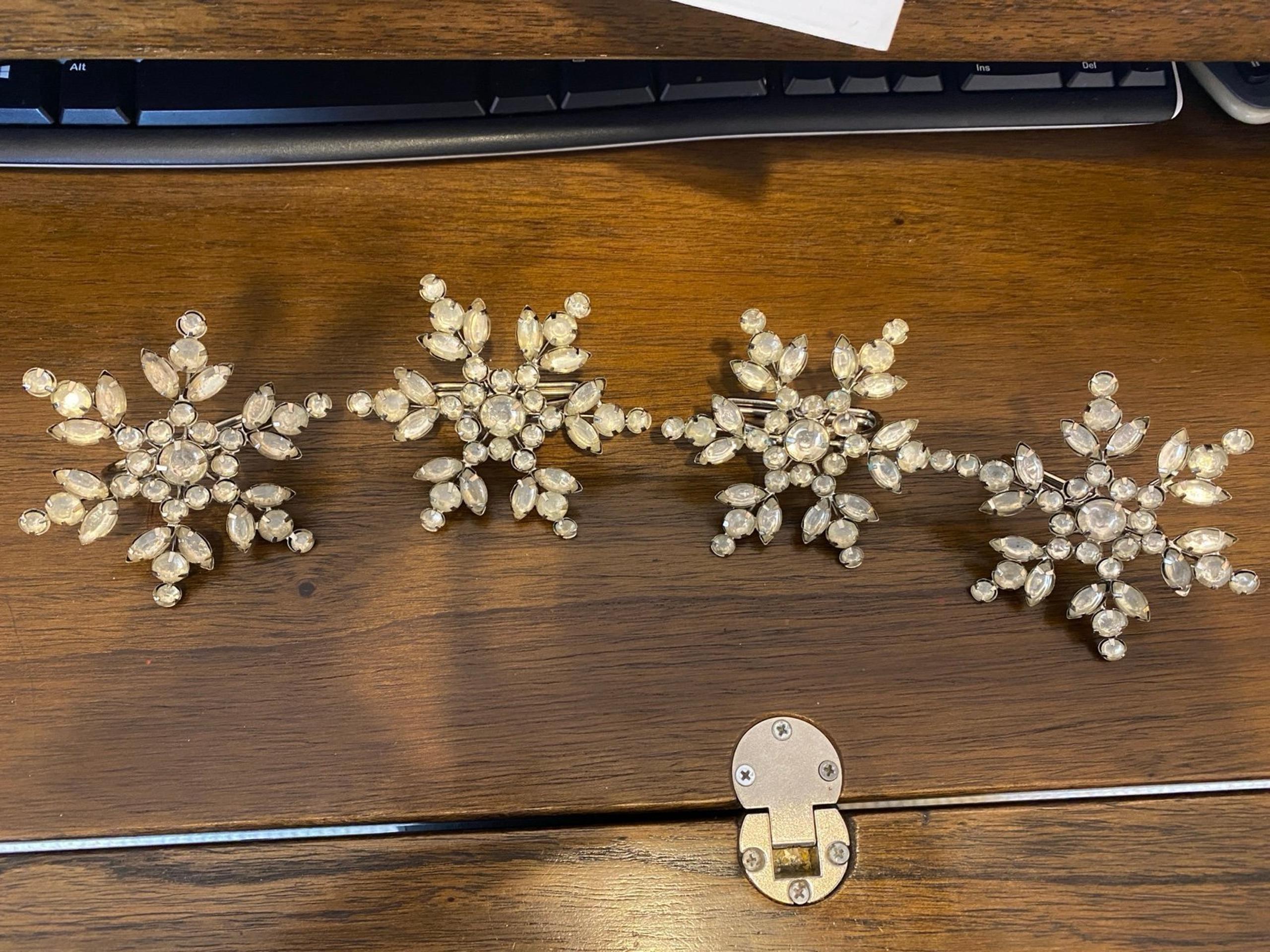 Pottery Barn snowflake napkin holder set of 4