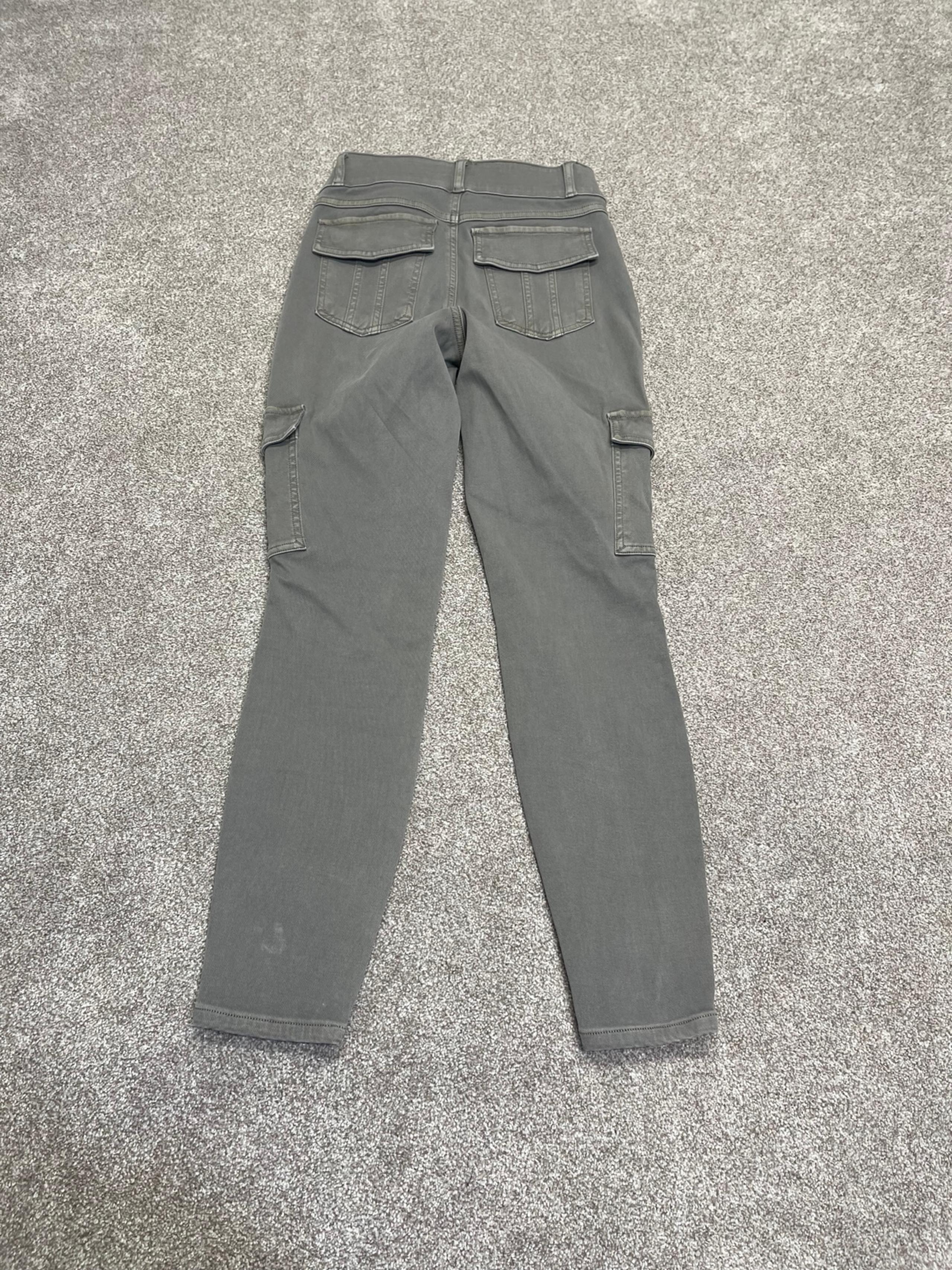 SPANX Women's Stretch Twill Ankle Cargo Pant Sz medium petite gray pants