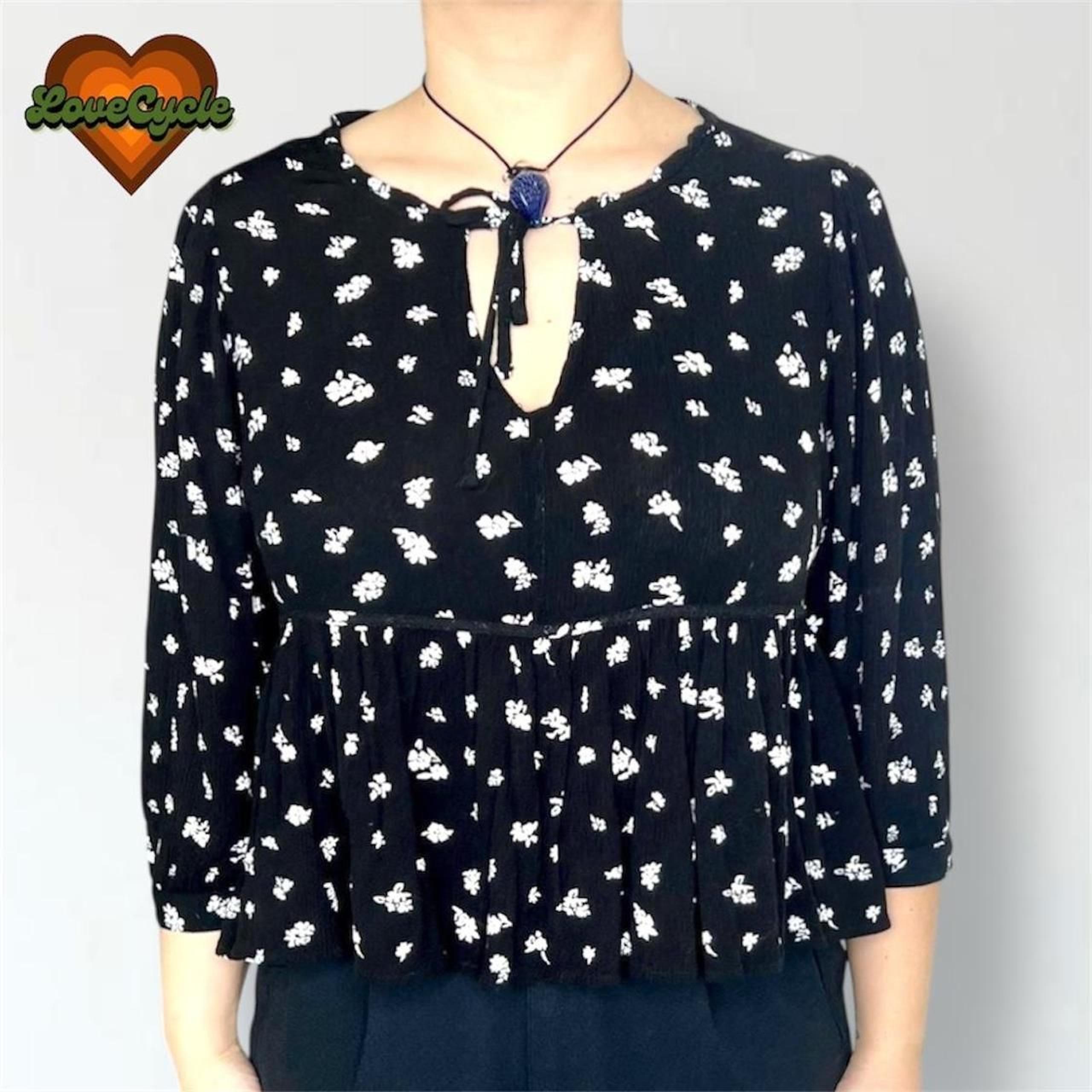 Women's Black & White Daisy Floral Boxy Peplum Blouse – Size M