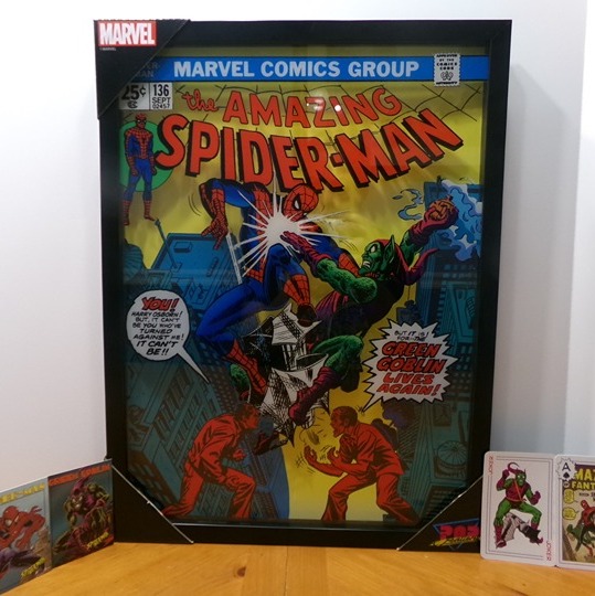 THE AMAZING SPIDER-MAN & GREEN GOBLIN GLASS FRAMED ART 15 X 20 W/ MATCHING CARDS