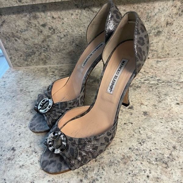 Manolo blahnik leopard print heels