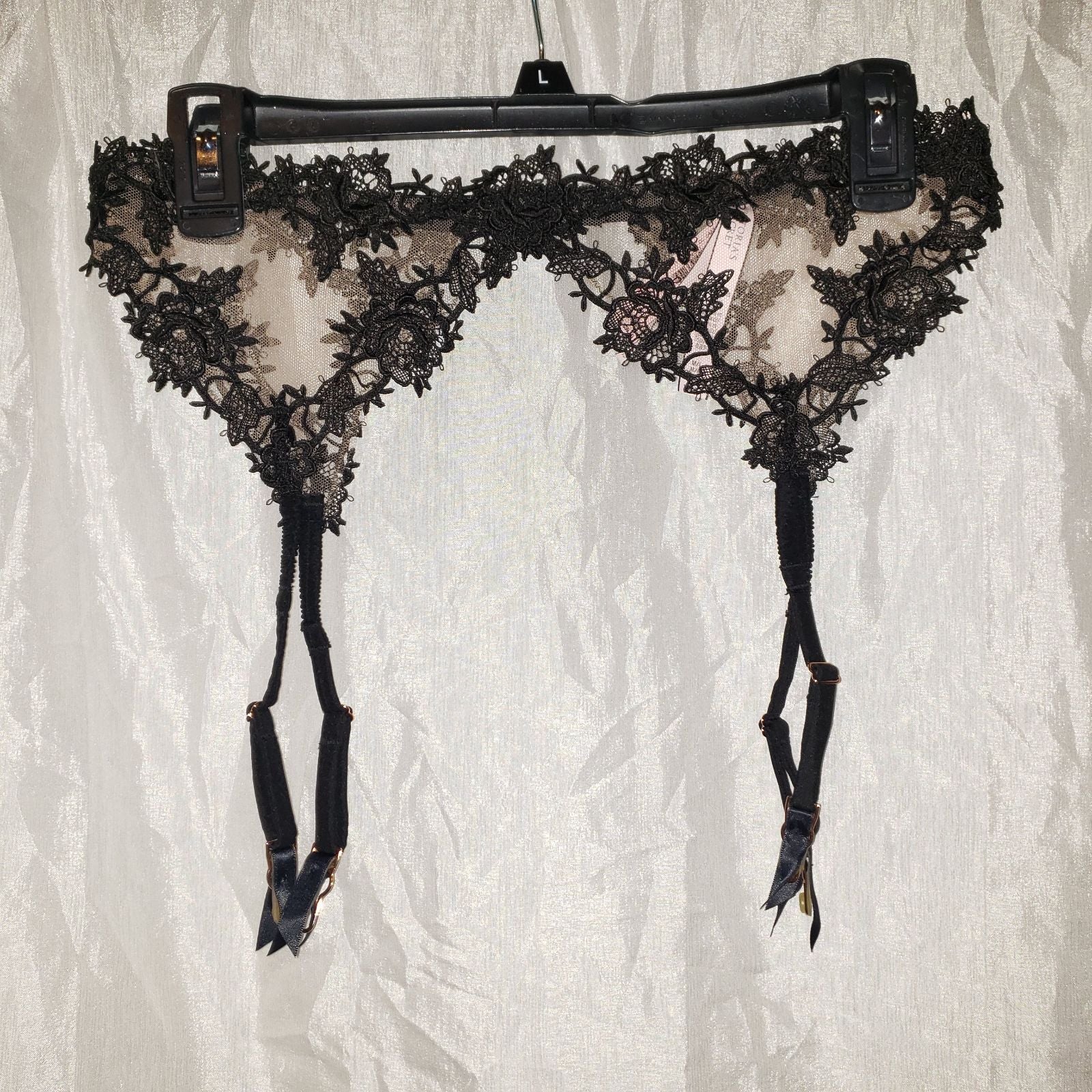 Victoria's Secret Dream Angels medium/large Black floral Embroidered garter belt
