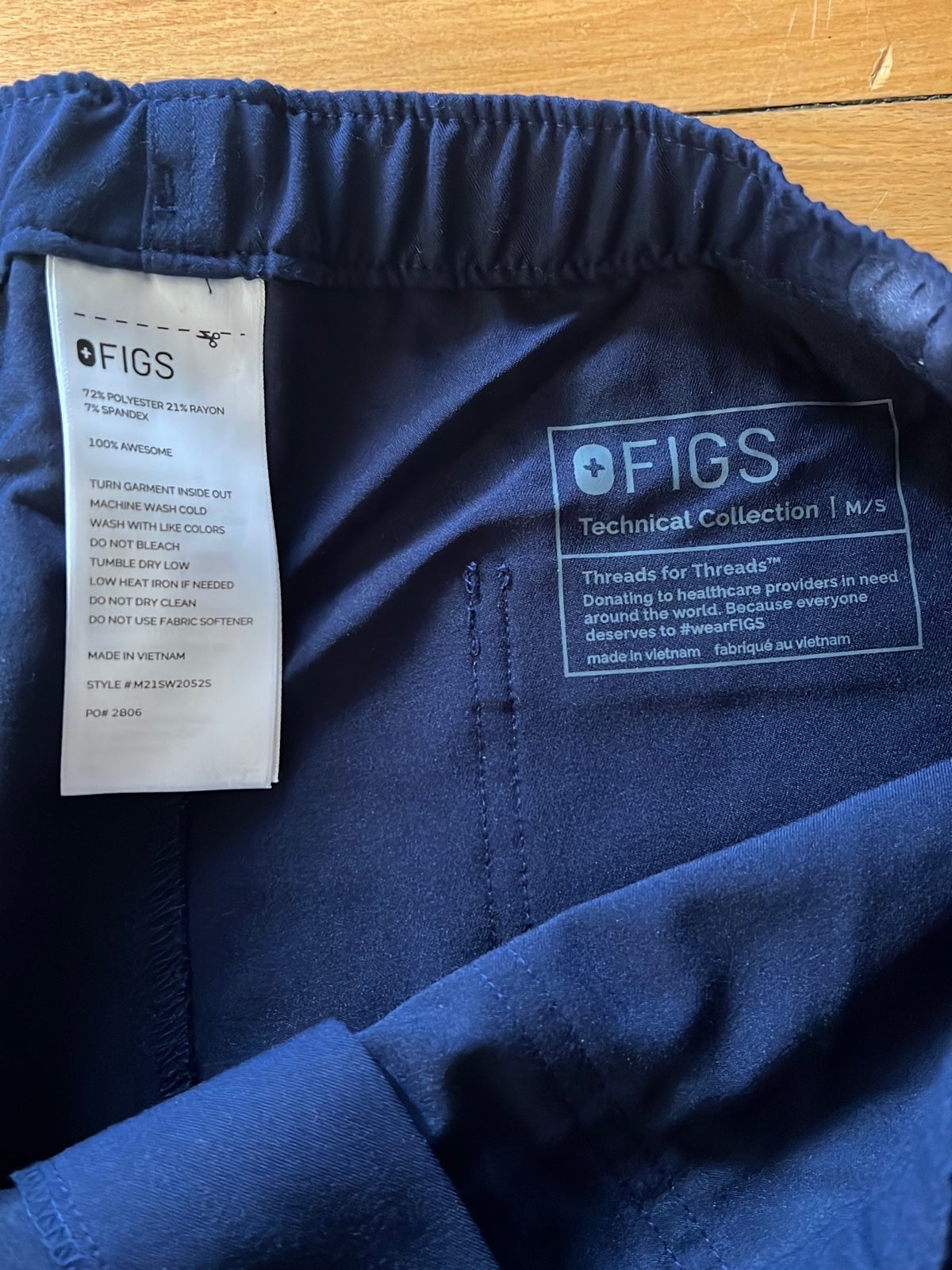 FIGS shops Scrub Set