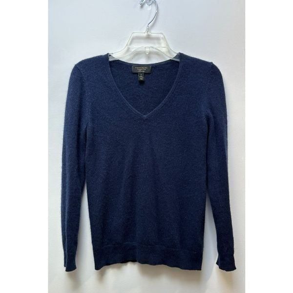 Cashmere Charter Club luxury navy blue v-neck sweater size Small. #6-1522
