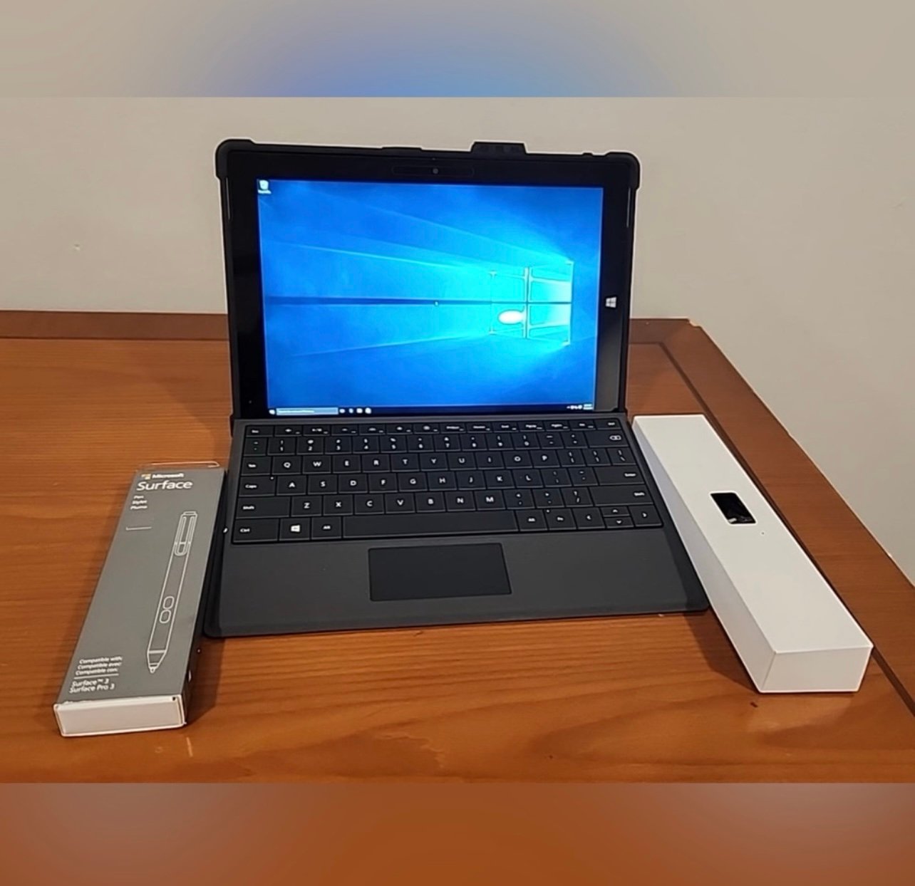 Microsoft Surface 3 Model 1645 FHD x7-Z8700 4GB RAM 64GB SSD Windows 10