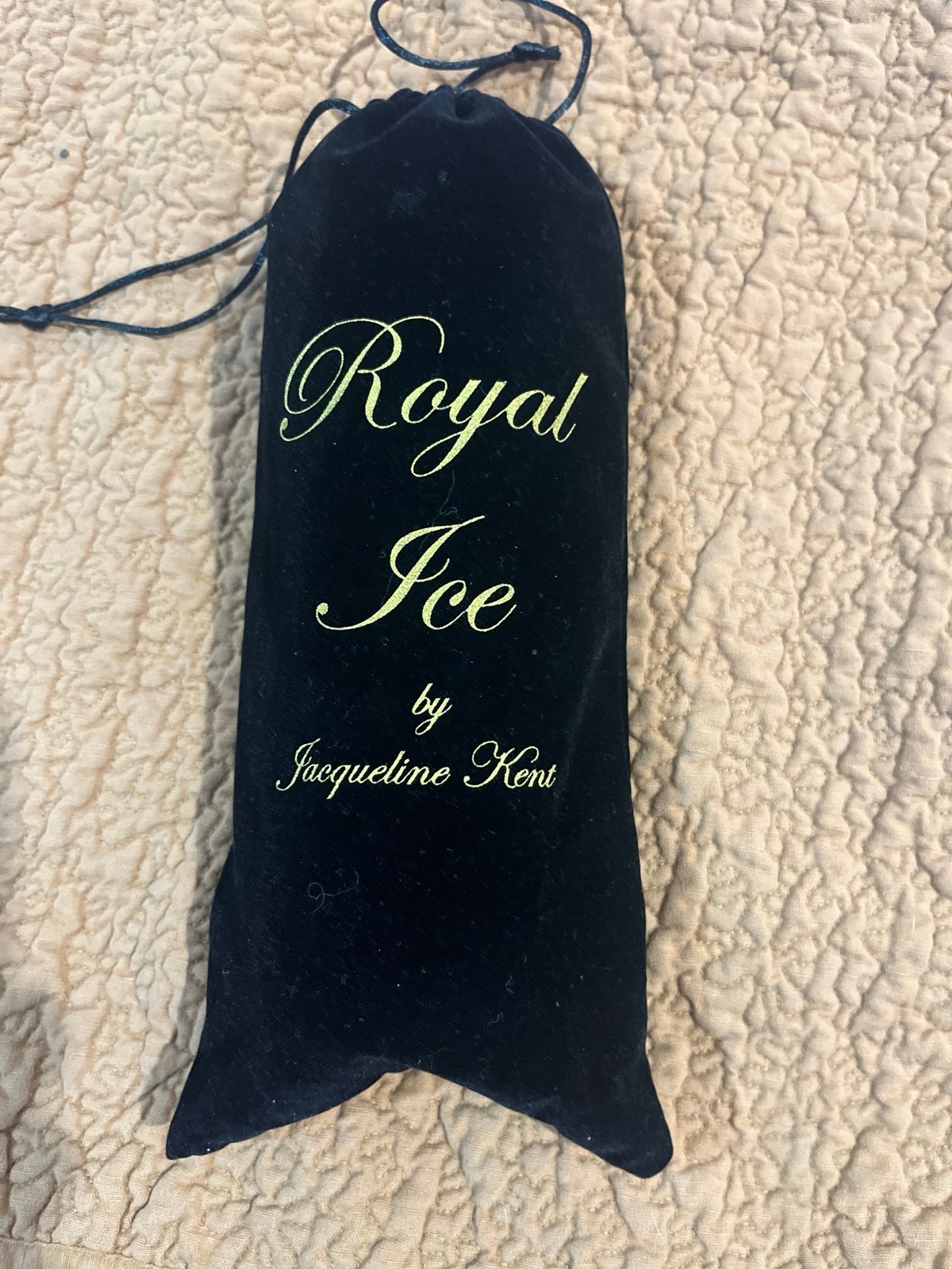Jaqueline Kent Royal Ice cup BLACK paws