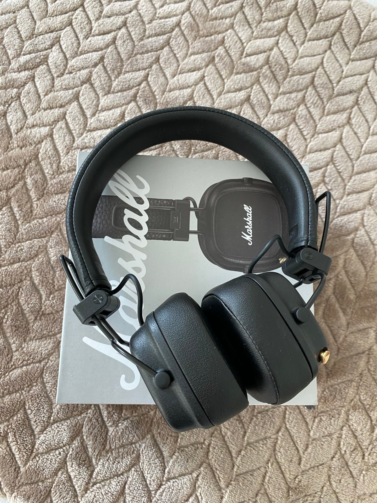 Black Marshall Major IV Headphones