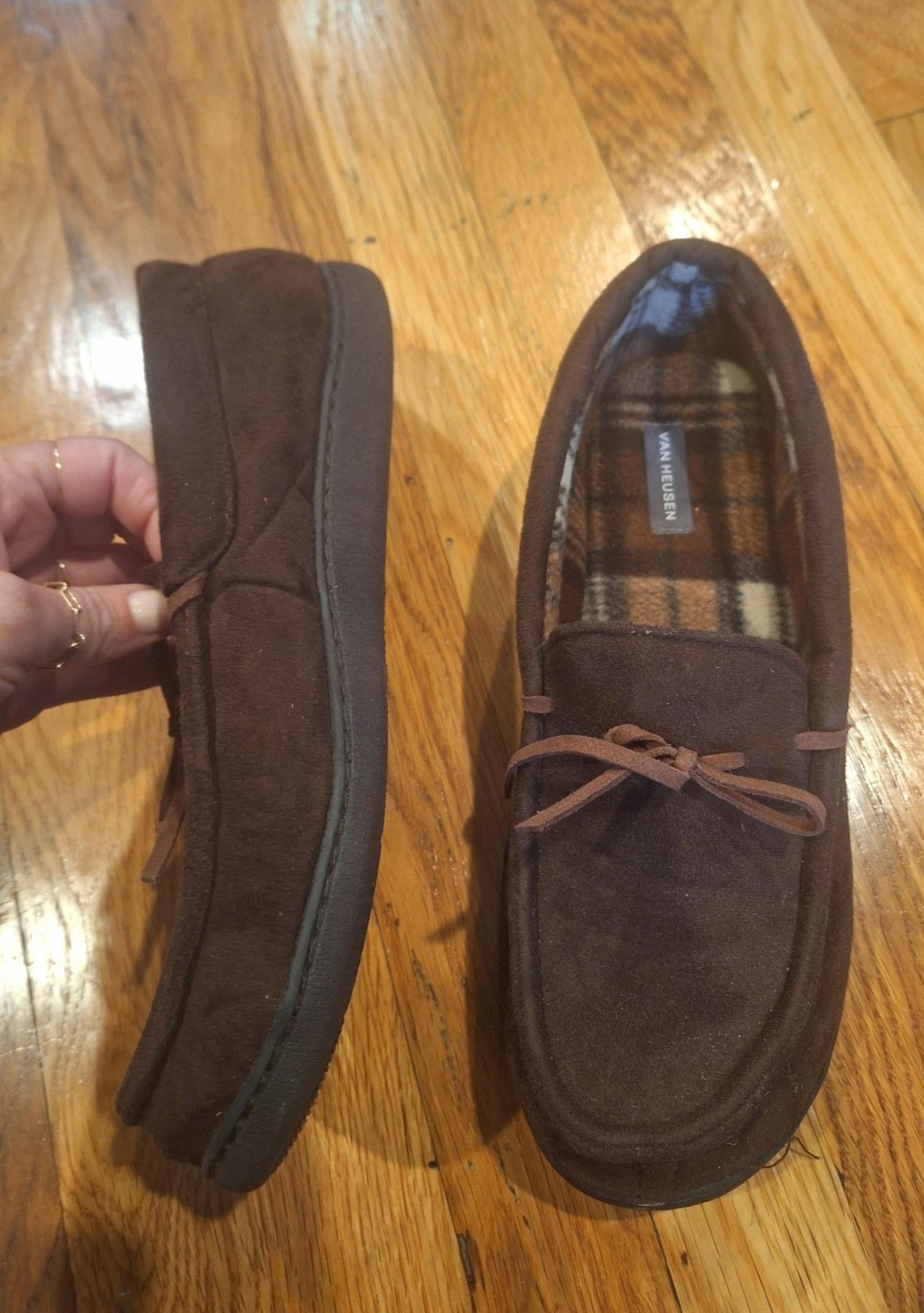 Men's Van Heusen Slippers size  Large 10-11 Memory Foam Tan Slip On House Shoe.