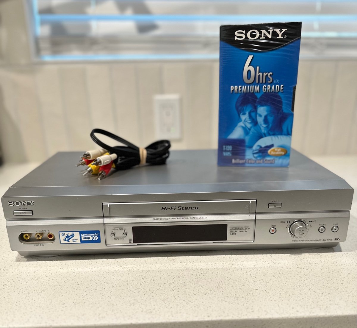 Sony SLV-N750 VHS VCR Player Recorder No Remote Tested Working A/V cable & Tape