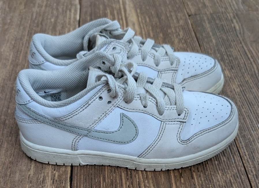 Nike low top dunk phantom light green/white sneaker in youth girls size 1.5