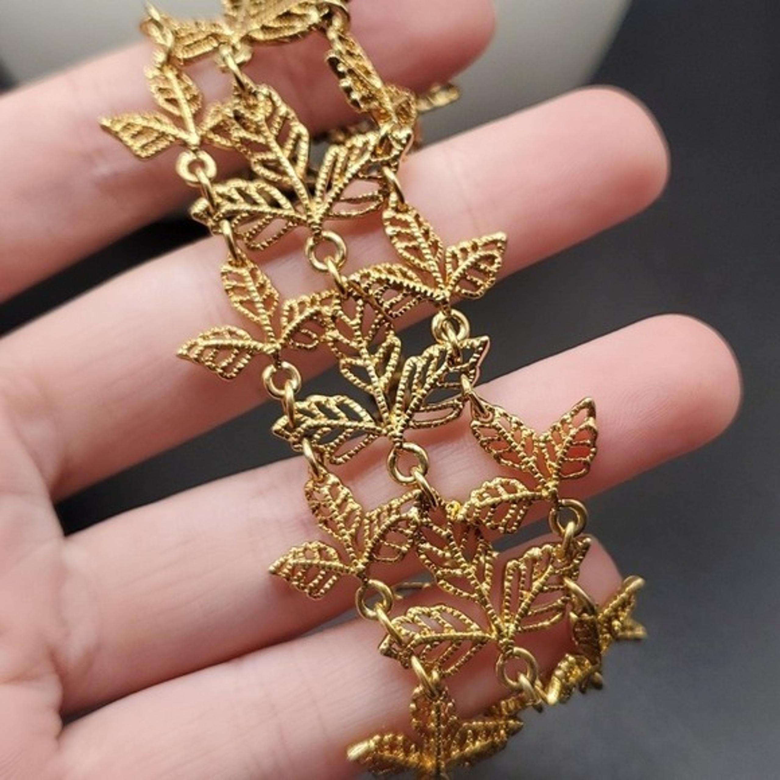 Elegant Nina Ricci filigree bracelet Goldtone Metal. A high-end rare‎ find B2701
