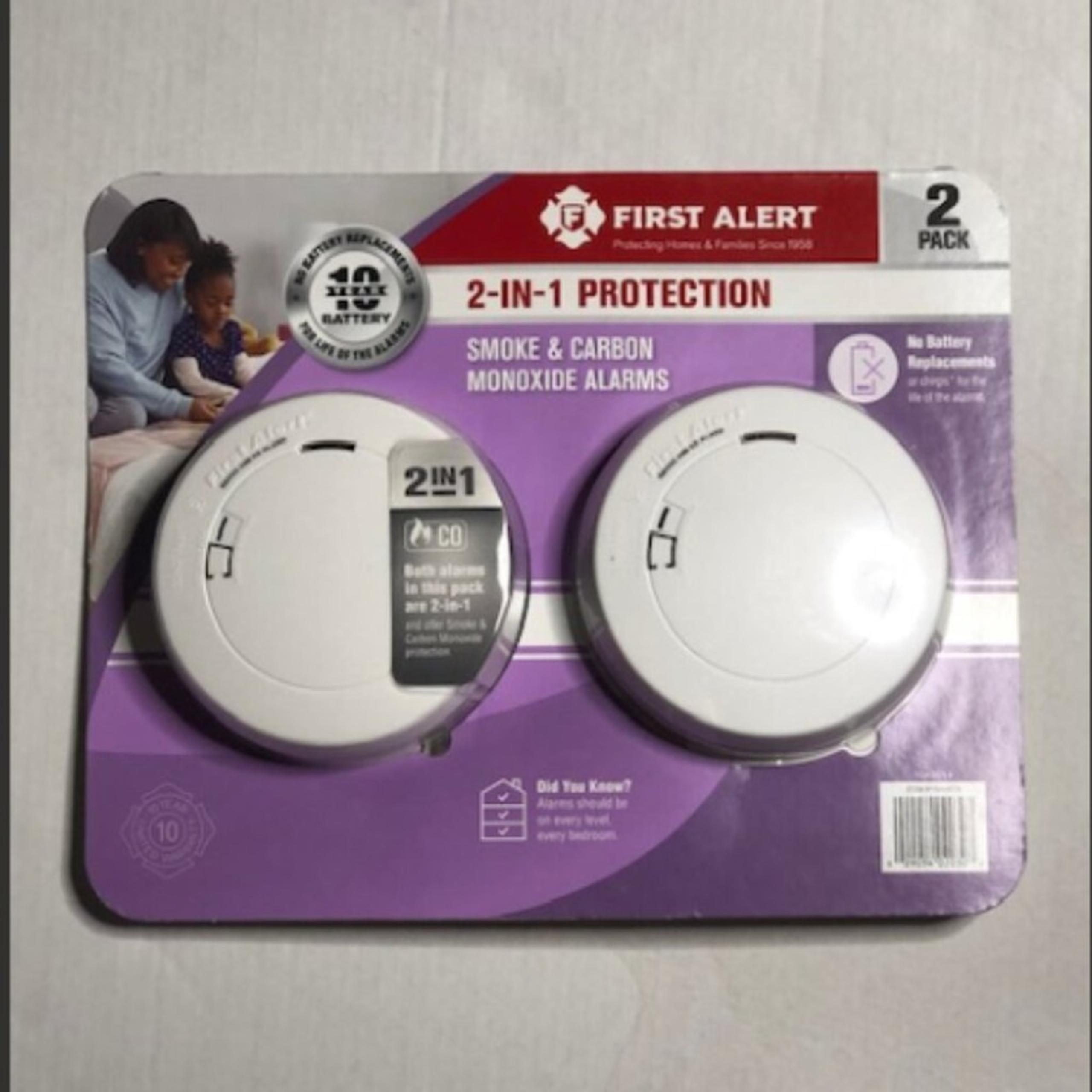 First Alert 2-in-1 Smoke And Carbon Monoxide Alarm 2-pack