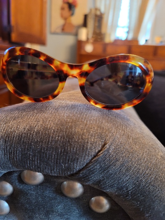 Pre-owned Authentic Gucci 2400 n/s