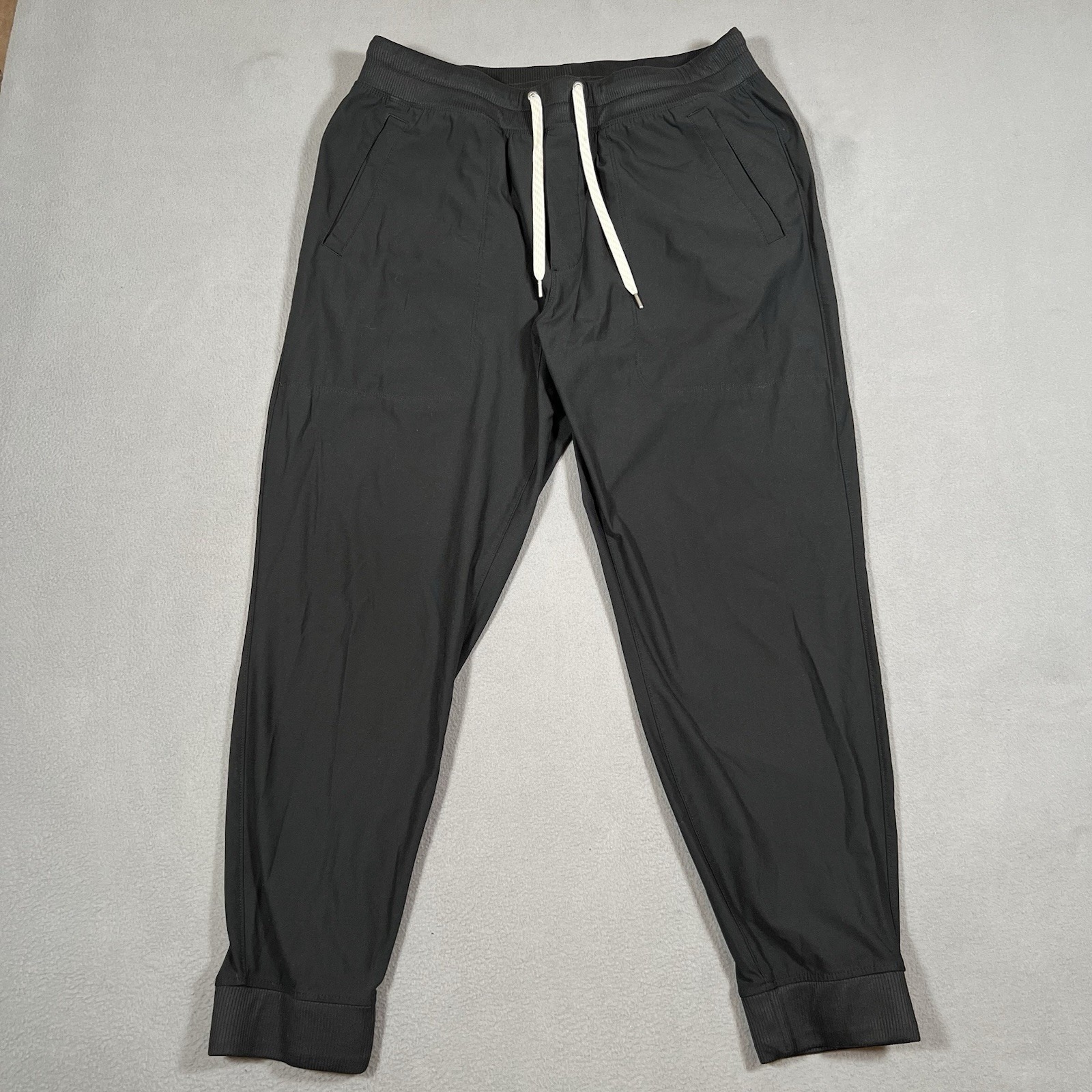 Vuori Meta Jogger Pants Mens XL Black Athletic Drawstring Tapered V436