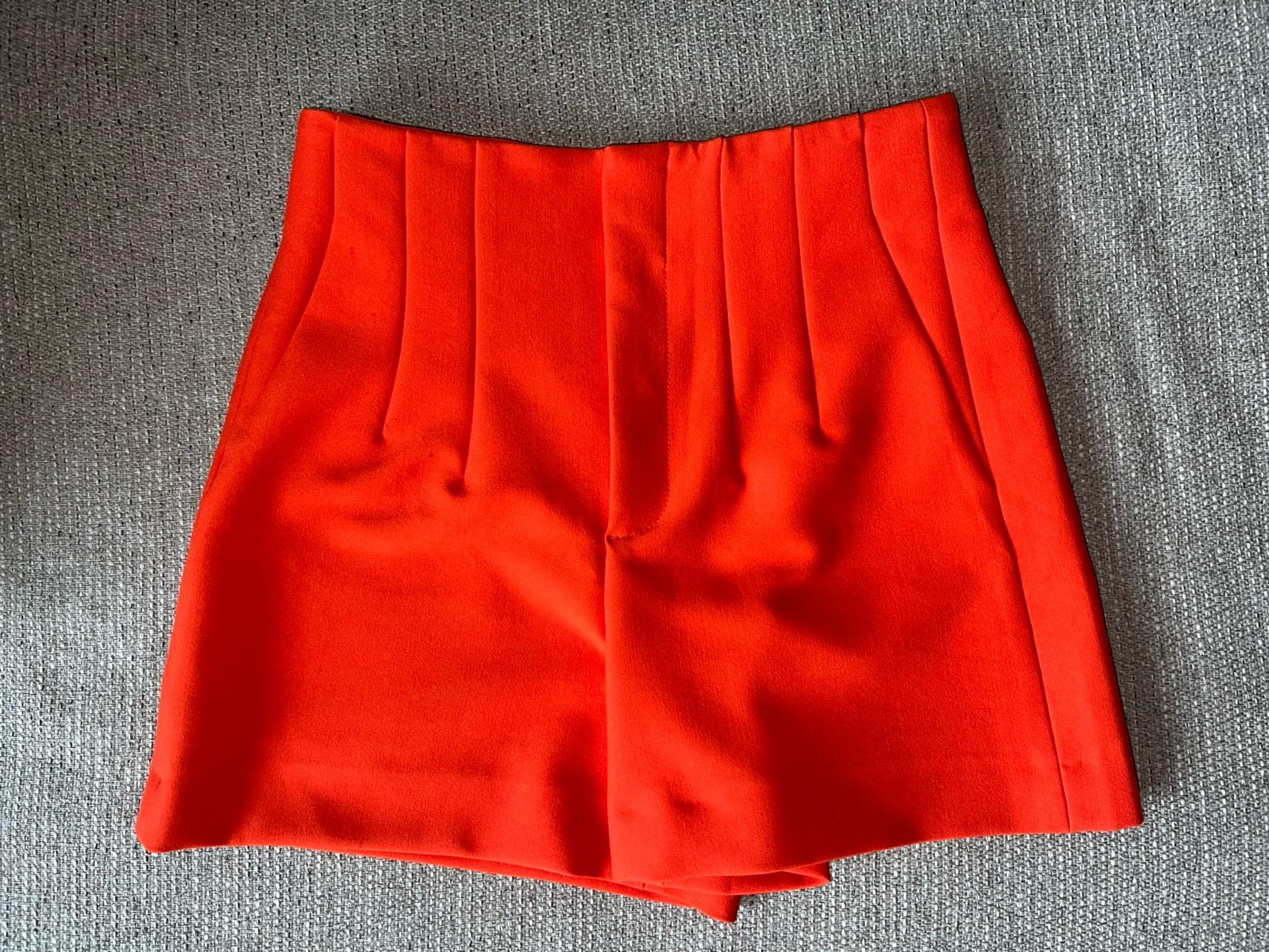 NWOT Womens Zara Red Orange High Rise Pleated
Pockets Zip Fly Shorts